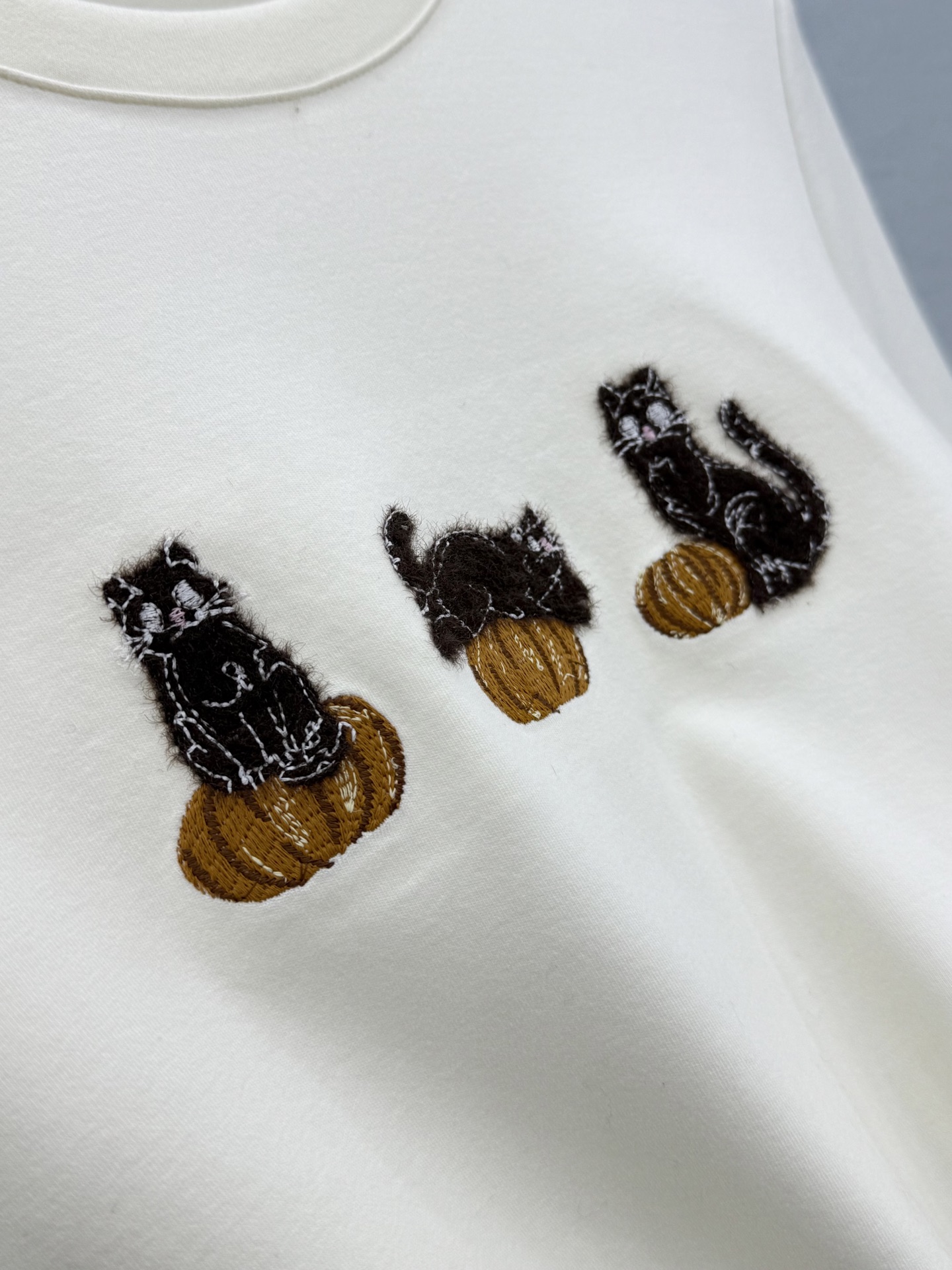 🛒𝐍𝐄𝐖 · 𝟐𝟎𝟐6/爆款现货 【原单品质】 小众｜2026新款条纹拼接假两件长袖上衣 高订面料，减龄百搭版型  ，上