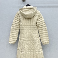 🛒𝐍𝐄𝐖 · 𝟐𝟎𝟐6/爆款现货 【原单品质】❄️冬日优雅|收腰鱼尾长款羽绒外套 极简高级的米调长款羽绒,告别冬日臃肿感 🛒𝐍𝐄𝐖 · 𝟐𝟎𝟐6/爆款现货 【原单品质】❄️冬日优雅|收腰鱼尾长款羽绒外套 极简高级的米调长款羽绒,告别冬日臃肿感