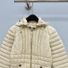 🛒𝐍𝐄𝐖 · 𝟐𝟎𝟐6/爆款现货 【原单品质】❄️冬日优雅|收腰鱼尾长款羽绒外套 极简高级的米调长款羽绒,告别冬日臃肿感 🛒𝐍𝐄𝐖 · 𝟐𝟎𝟐6/爆款现货 【原单品质】❄️冬日优雅|收腰鱼尾长款羽绒外套 极简高级的米调长款羽绒,告别冬日臃肿感