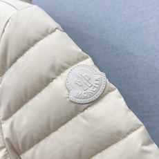 🛒𝐍𝐄𝐖 · 𝟐𝟎𝟐6/爆款现货 【原单品质】❄️冬日优雅|收腰鱼尾长款羽绒外套 极简高级的米调长款羽绒,告别冬日臃肿感 🛒𝐍𝐄𝐖 · 𝟐𝟎𝟐6/爆款现货 【原单品质】❄️冬日优雅|收腰鱼尾长款羽绒外套 极简高级的米调长款羽绒,告别冬日臃肿感
