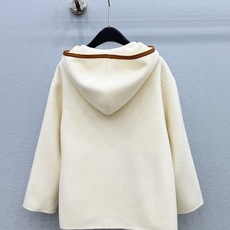 🛒𝐍𝐄𝐖 · 𝟐𝟎𝟐6/爆款现货 【原单品质】🤎早秋治愈系|100%羊毛连帽外套 真皮口袋太绝 一眼沦陷的奶白连帽羊毛外 🛒𝐍𝐄𝐖 · 𝟐𝟎𝟐6/爆款现货 【原单品质】🤎早秋治愈系|100%羊毛连帽外套 真皮口袋太绝 一眼沦陷的奶白连帽羊毛外