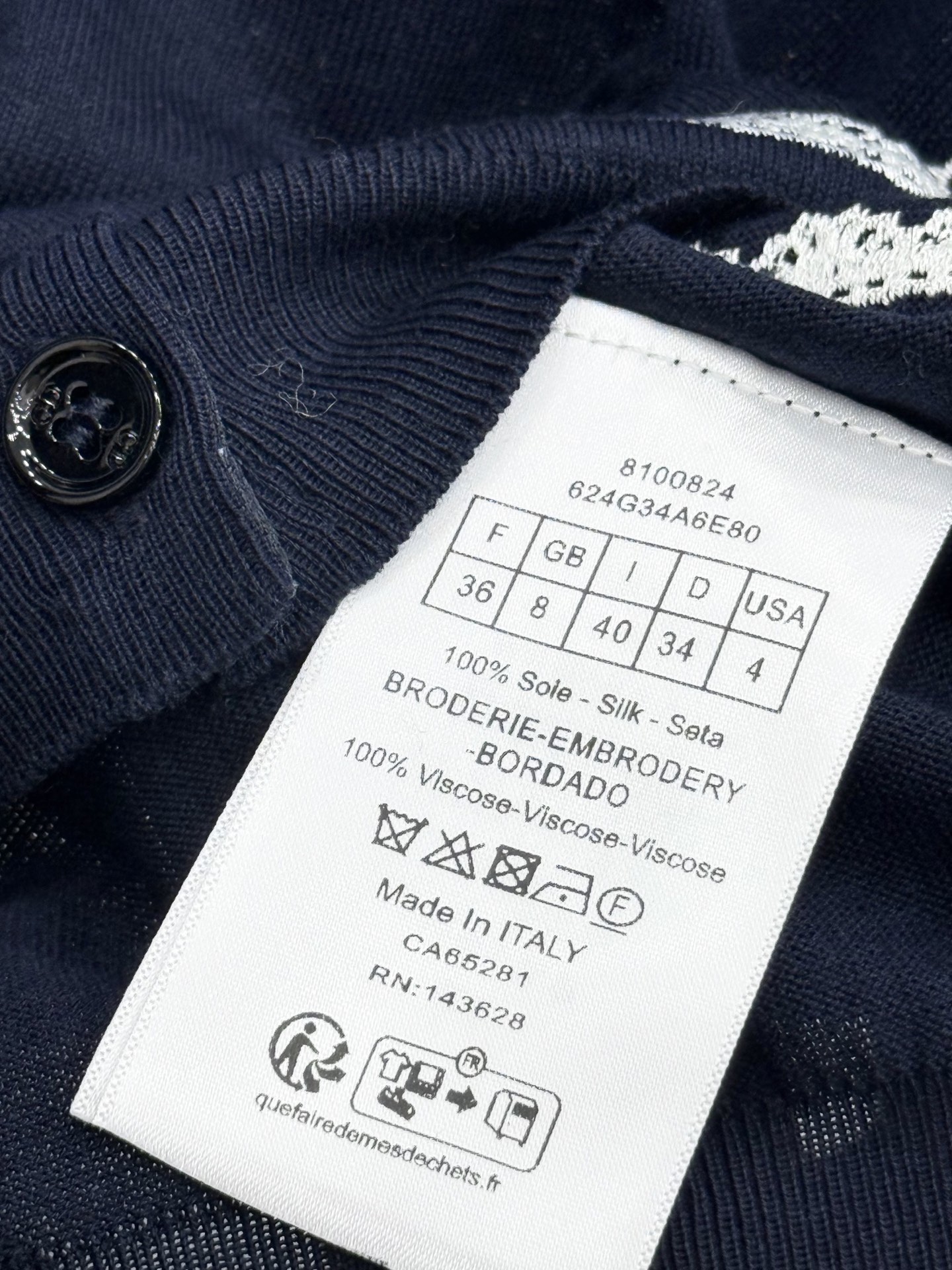 🛒𝐍𝐄𝐖 · 𝟐𝟎𝟐6/爆款现货 【原单品质】🤍高级感藏青真丝开衫｜精致蕾丝花边太戳人 早秋贵气感被这件开衫稳稳拿捏✨ 