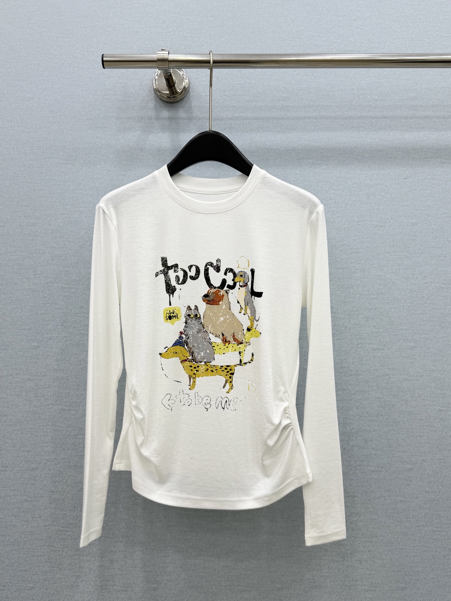 🛒𝐍𝐄𝐖 · 𝟐𝟎𝟐6/爆款现货 【原单品质】 小众｜2026新款印花褶皱长袖T恤 高订面料，减龄百搭版型  ，上身的触