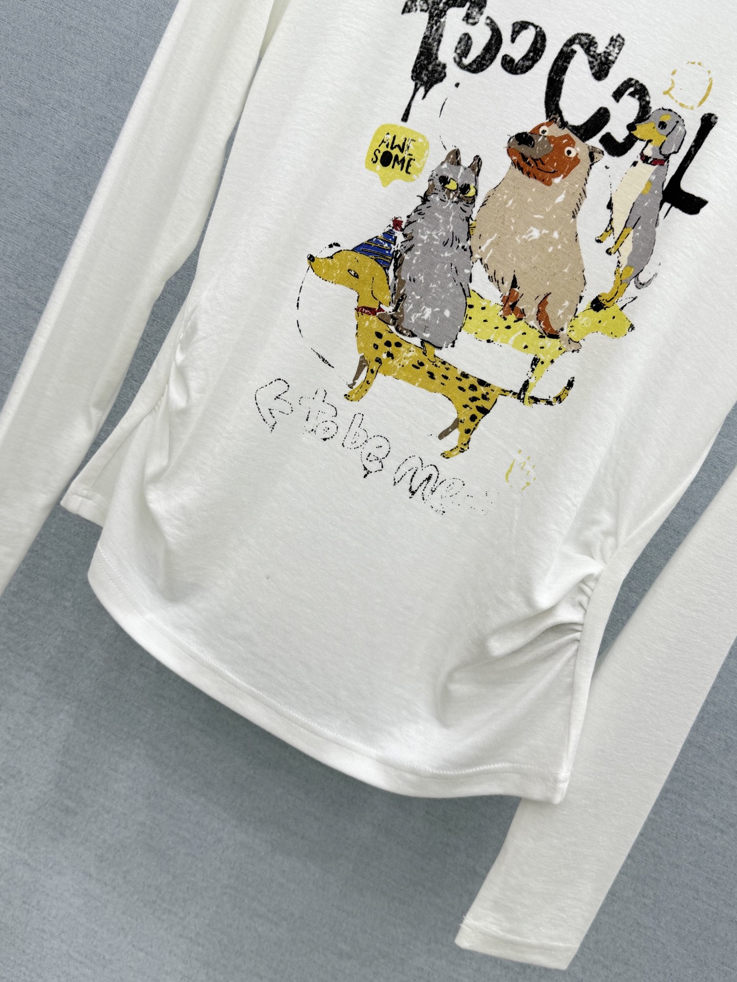 🛒𝐍𝐄𝐖 · 𝟐𝟎𝟐6/爆款现货 【原单品质】 小众｜2026新款印花褶皱长袖T恤 高订面料，减龄百搭版型  ，上身的触
