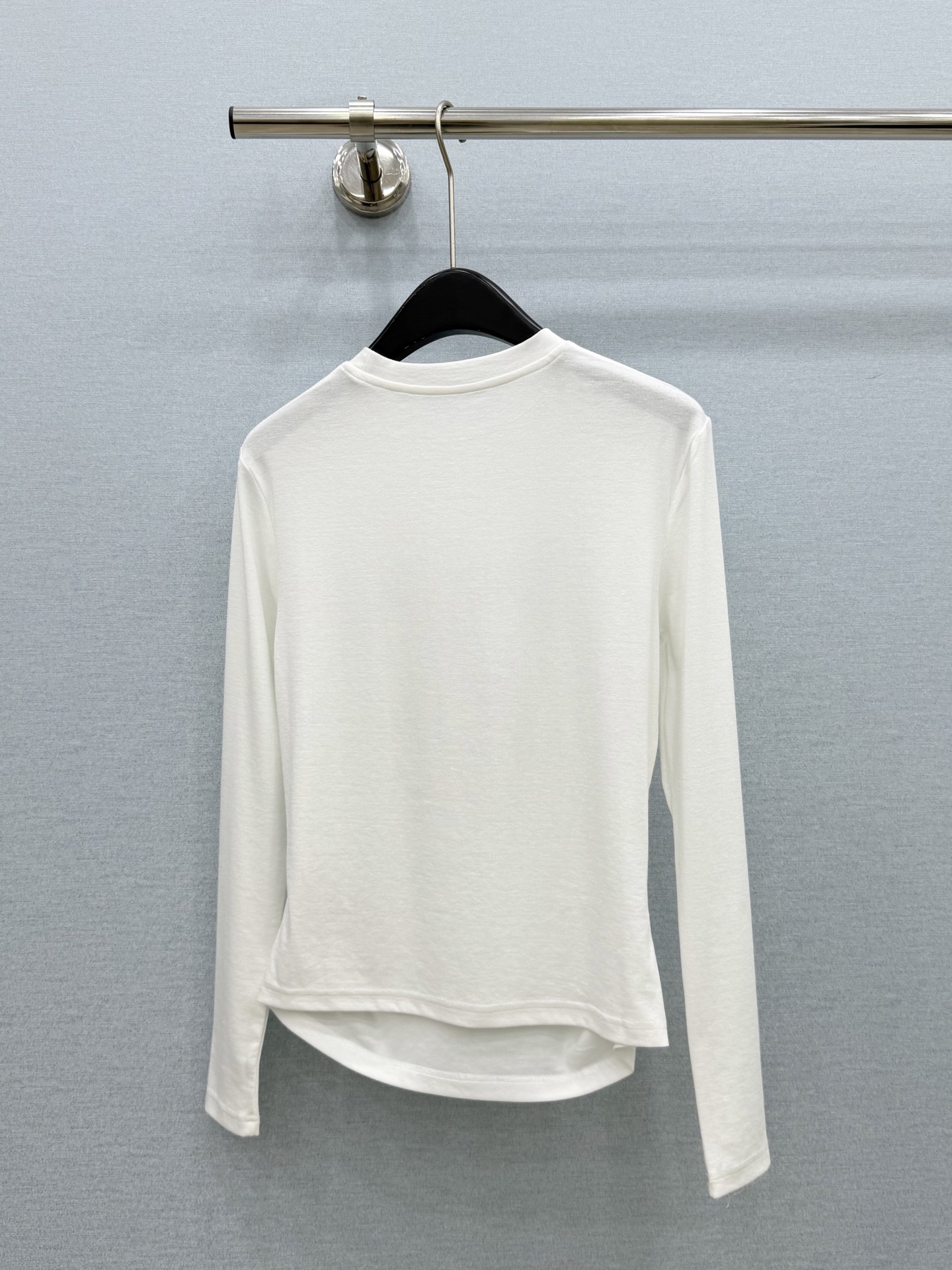 🛒𝐍𝐄𝐖 · 𝟐𝟎𝟐6/爆款现货 【原单品质】 小众｜2026新款印花褶皱长袖T恤 高订面料，减龄百搭版型  ，上身的触
