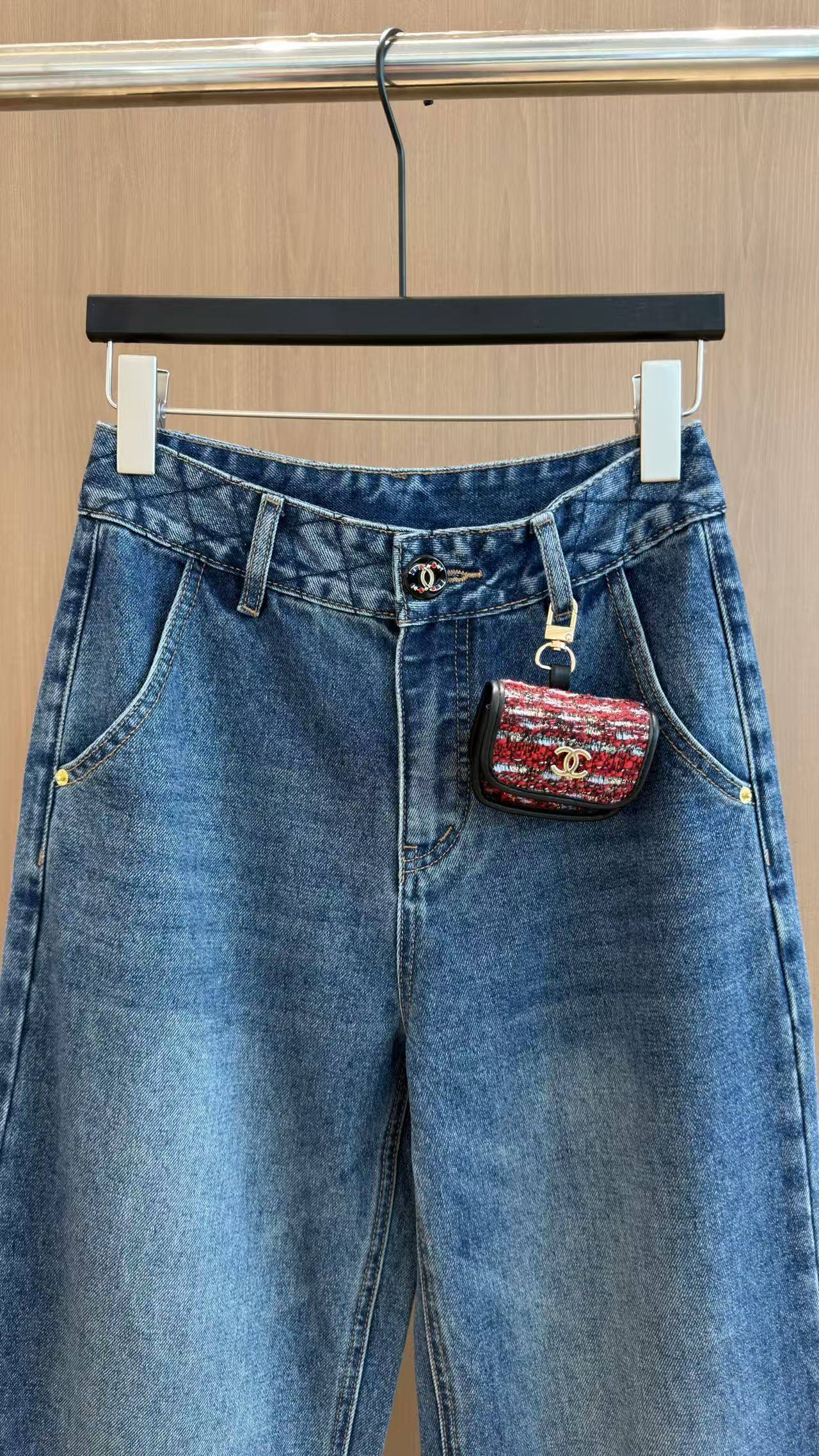 🛒𝐍𝐄𝐖 · 𝟐𝟎𝟐6/爆款现货 【秋冬上新】设计师|26新款精致包包装饰直筒牛仔裤 爆单款 气质女神必入 定制专属 🛒𝐍𝐄𝐖 · 𝟐𝟎𝟐6/爆款现货 【秋冬上新】设计师|26新款精致包包装饰直筒牛仔裤 爆单款 气质女神必入 定制专属