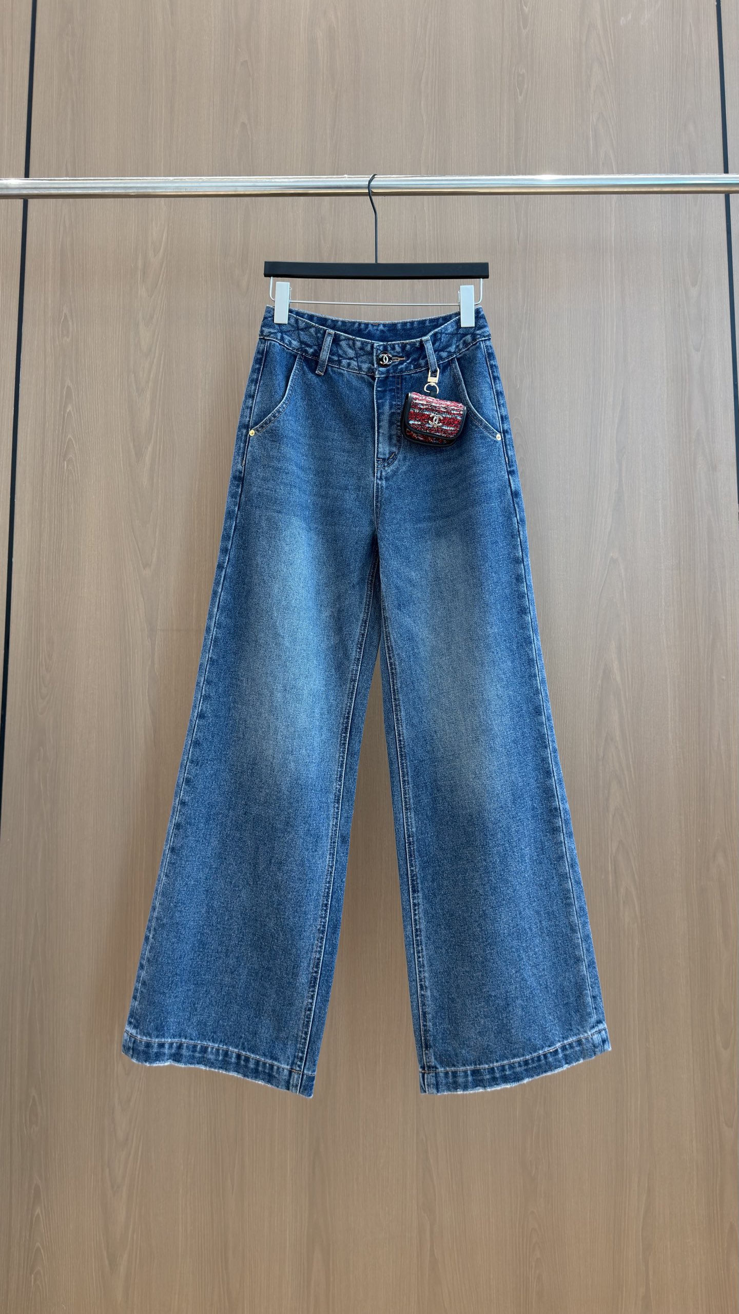 🛒𝐍𝐄𝐖 · 𝟐𝟎𝟐6/爆款现货 【秋冬上新】设计师｜26新款精致包包装饰直筒牛仔裤 爆单款  气质女神必入  定制专属
