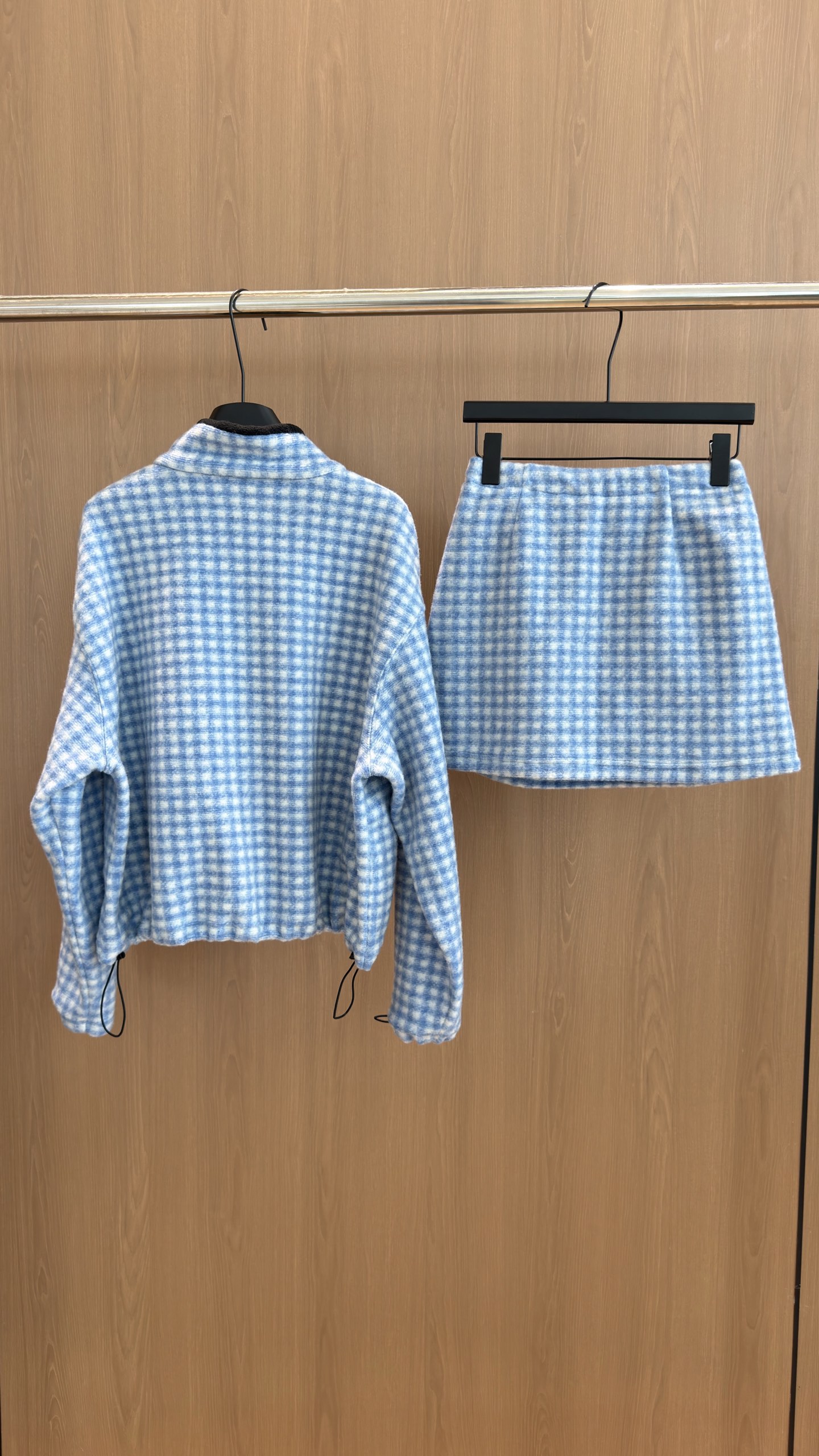 🛒𝐍𝐄𝐖 · 𝟐𝟎𝟐6/爆款现货 【秋冬新款】✨蓝格纹摇粒绒套装|松弛甜酷感直接拉满 谁能拒绝这套奶蓝格子套装💙 摇粒绒 🛒𝐍𝐄𝐖 · 𝟐𝟎𝟐6/爆款现货 【秋冬新款】✨蓝格纹摇粒绒套装|松弛甜酷感直接拉满 谁能拒绝这套奶蓝格子套装💙 摇粒绒