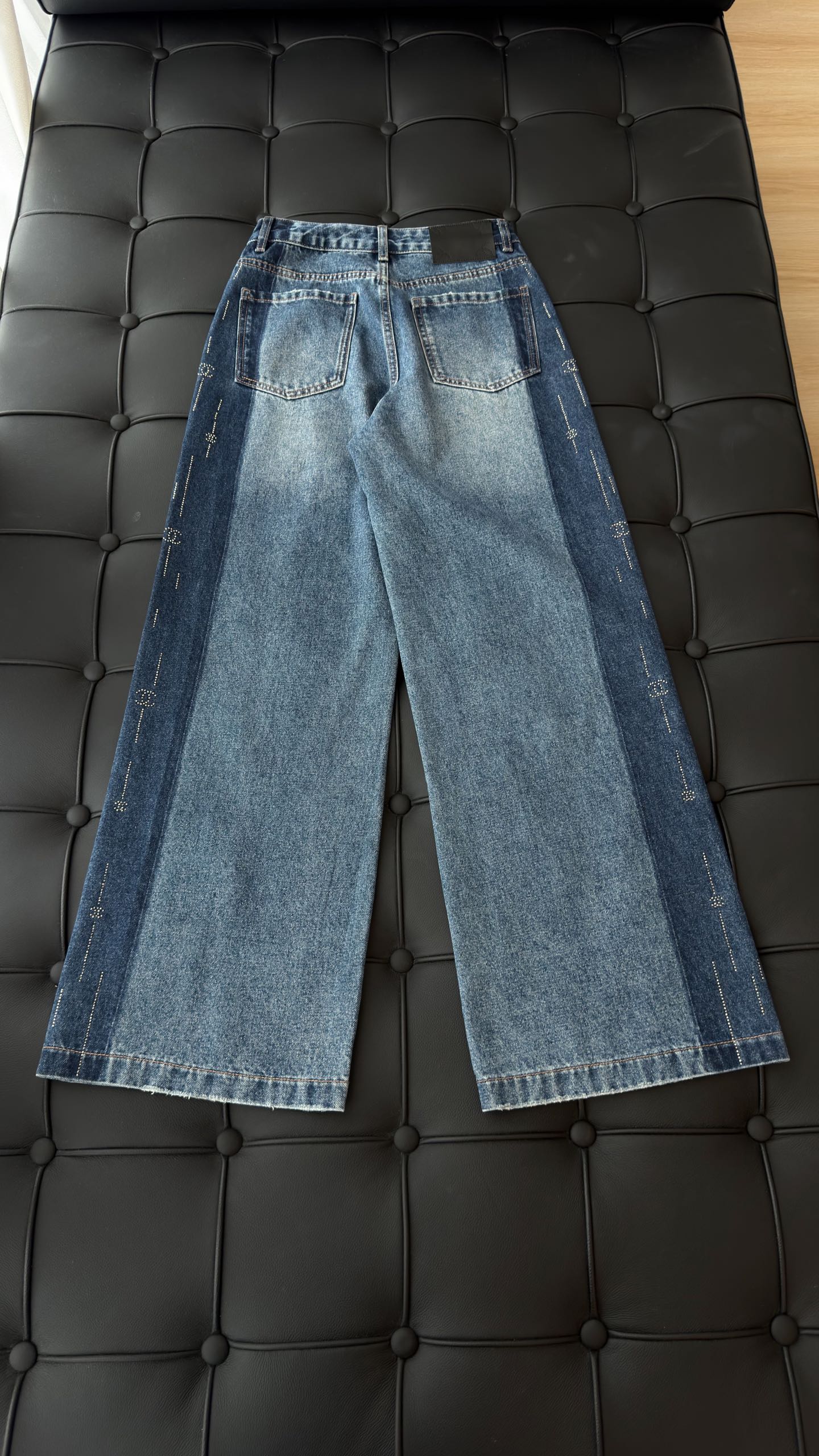 🛒𝐍𝐄𝐖 · 𝟐𝟎𝟐6/爆款现货 【秋冬新款】重工烫钻阔腿牛仔裤✨腿长直接拉满 早秋本命牛仔裤来了💙 撞色拼接水洗蓝,复 🛒𝐍𝐄𝐖 · 𝟐𝟎𝟐6/爆款现货 【秋冬新款】重工烫钻阔腿牛仔裤✨腿长直接拉满 早秋本命牛仔裤来了💙 撞色拼接水洗蓝,复