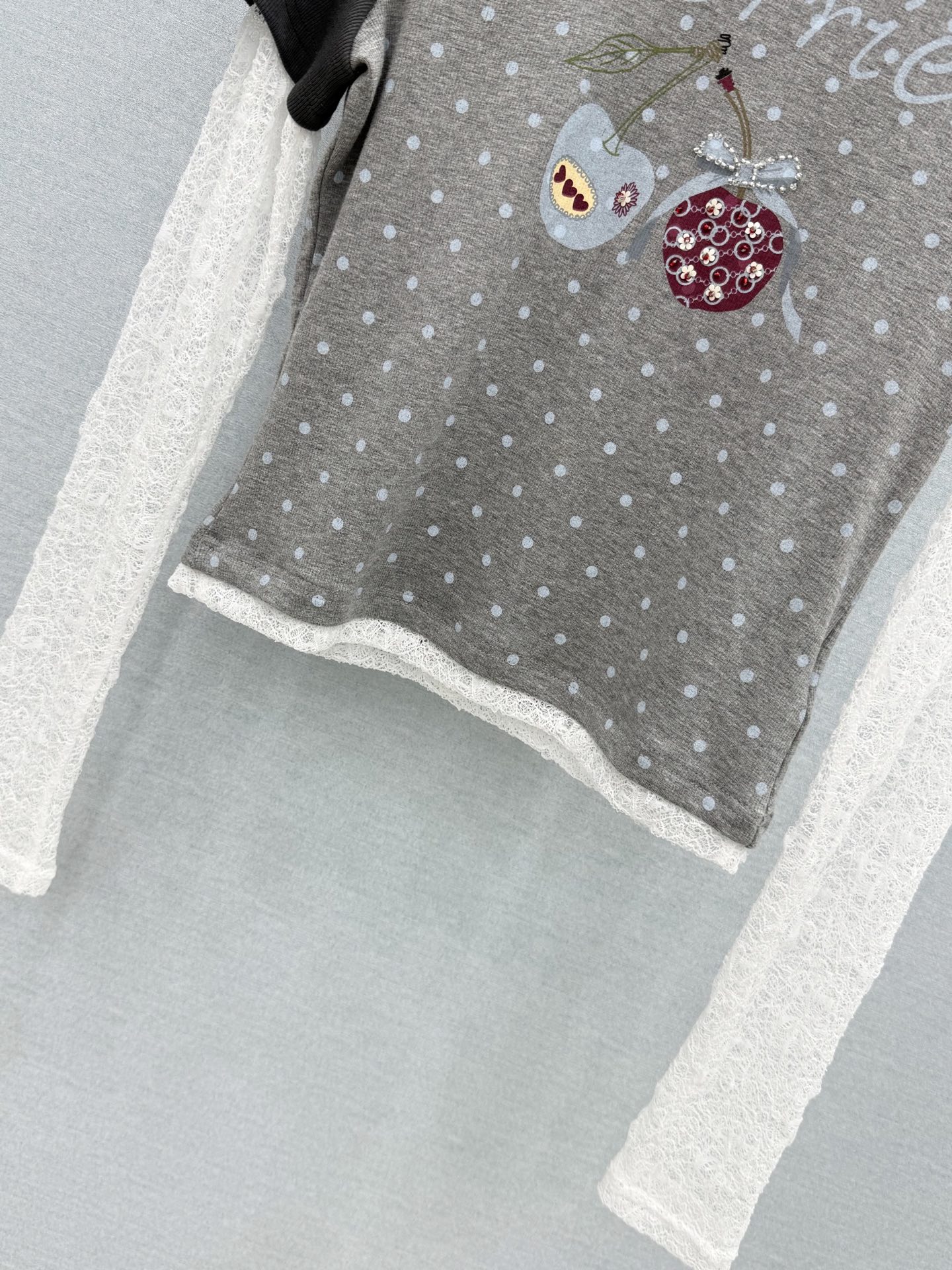 🛒𝐍𝐄𝐖 · 𝟐𝟎𝟐6/爆款现货 【原单品质】 小众|2026新款蕾丝网纱拼接假两件长袖T 高订面料,手工制作,减龄百搭 🛒𝐍𝐄𝐖 · 𝟐𝟎𝟐6/爆款现货 【原单品质】 小众|2026新款蕾丝网纱拼接假两件长袖T 高订面料,手工制作,减龄百搭