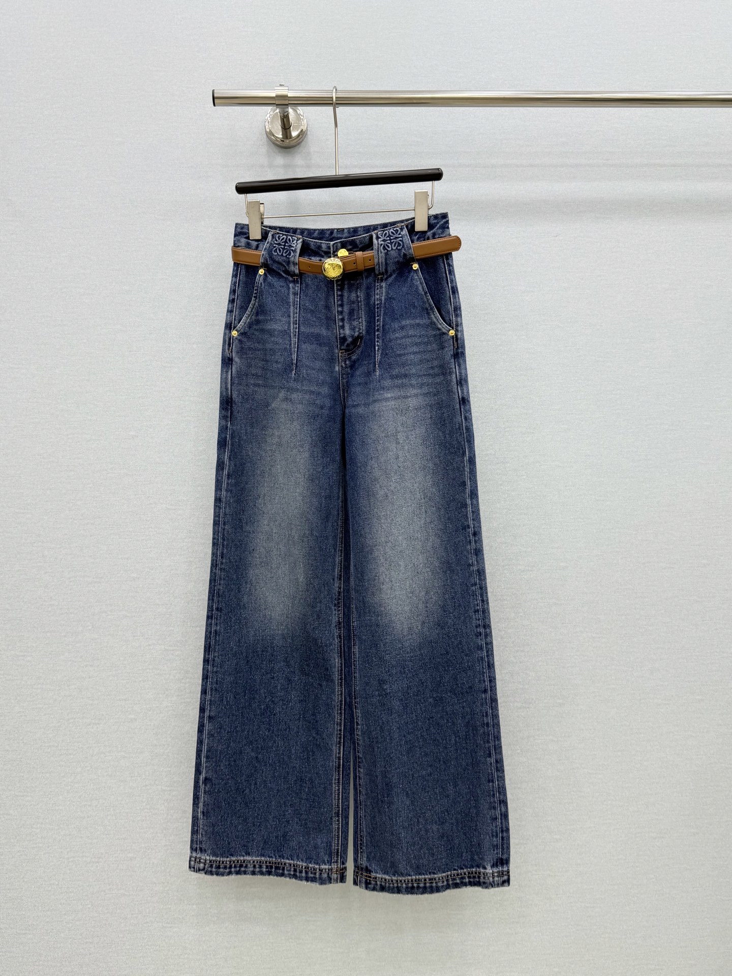 🛒𝐍𝐄𝐖 · 𝟐𝟎𝟐6/爆款现货 【秋冬新款】复古蓝阔腿牛仔裤｜把高级感穿在日常 复古做旧水洗牛仔蓝，氛围感拉满。 高腰