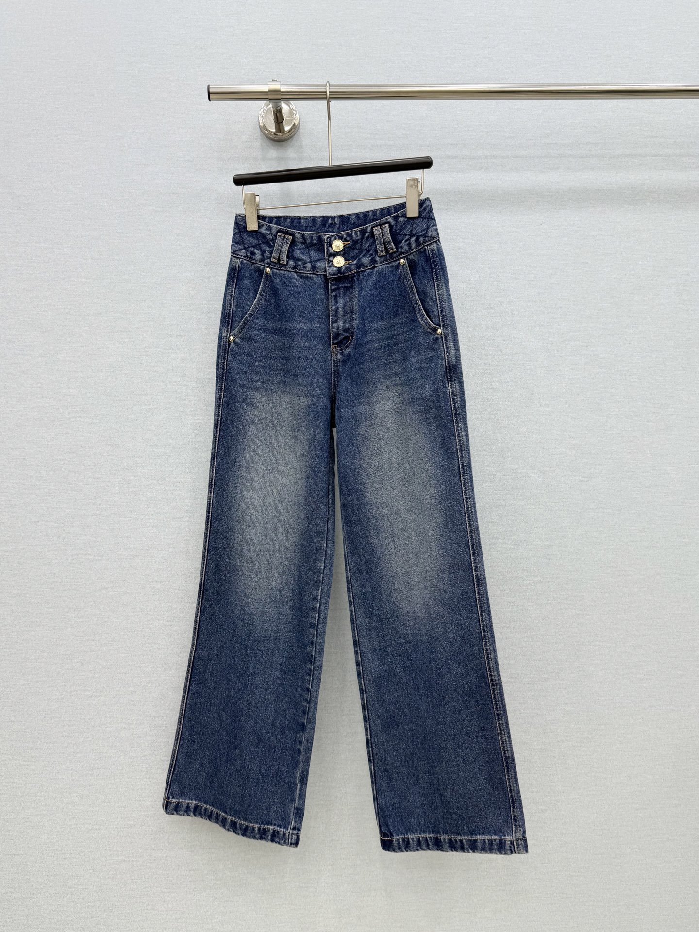 🛒𝐍𝐄𝐖 · 𝟐𝟎𝟐6/爆款现货 【秋冬新款】小香风菱格阔腿牛仔裤｜腿长直接拉满💙 早秋封神的一条阔腿神裤✨ 复古水洗牛