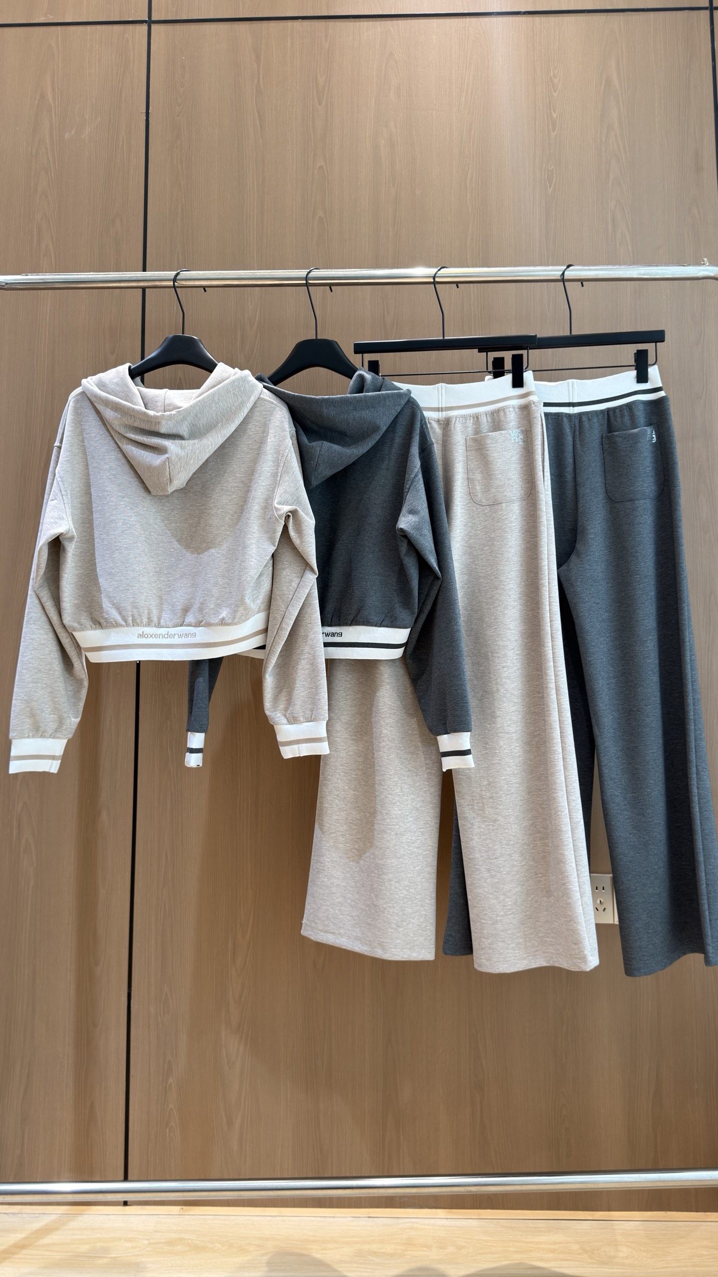 🛒𝐍𝐄𝐖 · 𝟐𝟎𝟐6/爆款现货 【秋冬上新】设计师|✨秋冬懒人套装|毫不费力的高级松弛感 被这套休闲套装狠狠拿捏住🤎 🛒𝐍𝐄𝐖 · 𝟐𝟎𝟐6/爆款现货 【秋冬上新】设计师|✨秋冬懒人套装|毫不费力的高级松弛感 被这套休闲套装狠狠拿捏住🤎