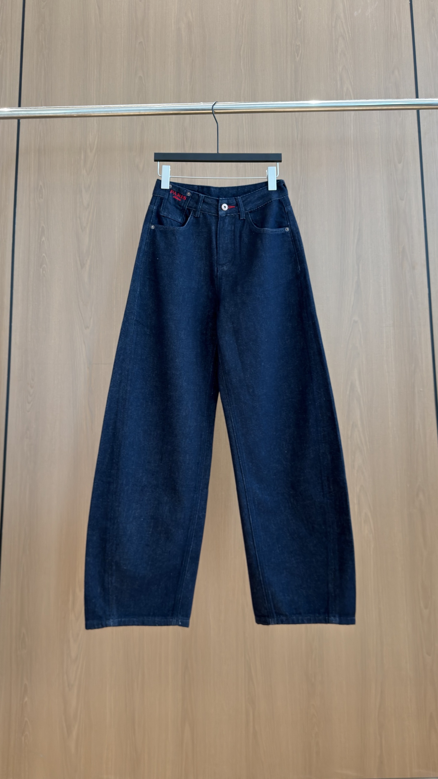 🛒𝐍𝐄𝐖 · 𝟐𝟎𝟐6/爆款现货 【秋冬新款】💙复古藏青镰刀牛仔裤｜梨形天菜裤型 本命原色牛仔来了！经典深蓝原色，不易掉
