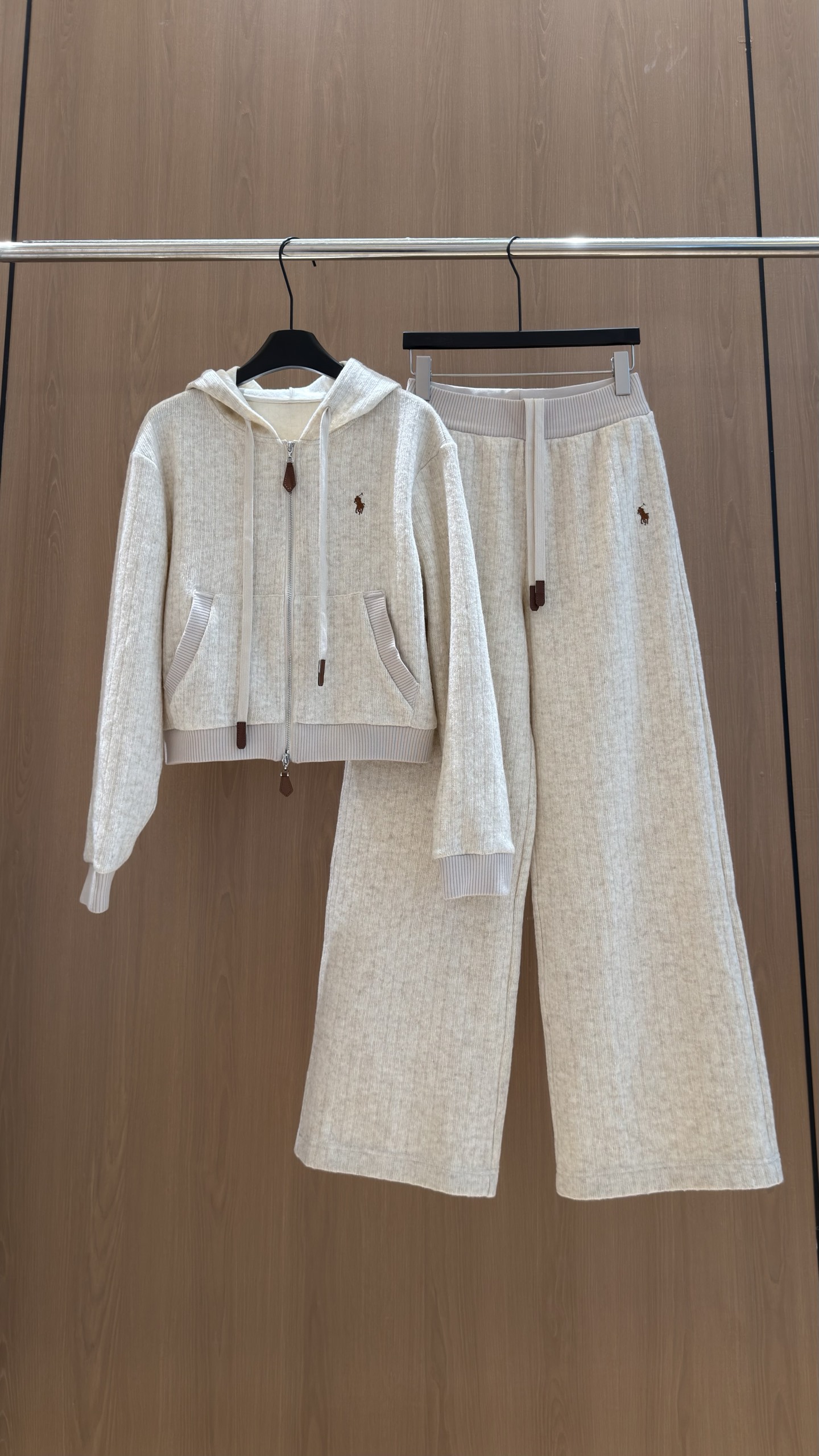 🛒𝐍𝐄𝐖 · 𝟐𝟎𝟐6/爆款现货 【秋冬上新】Pol*|羊毛混纺连帽套装|早秋松弛感直接拉满🤍 懒人成套穿搭又来了✨ 短 🛒𝐍𝐄𝐖 · 𝟐𝟎𝟐6/爆款现货 【秋冬上新】Pol*|羊毛混纺连帽套装|早秋松弛感直接拉满🤍 懒人成套穿搭又来了✨ 短