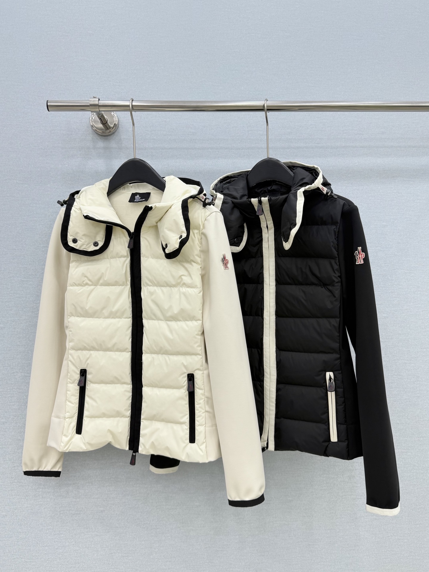🛒𝐍𝐄𝐖 · 𝟐𝟎𝟐6/爆款现货 【原版订制】Mon*｜26秋冬新品拼接绒面内里羽绒服外套 双拉链高领设计  90鹅绒 