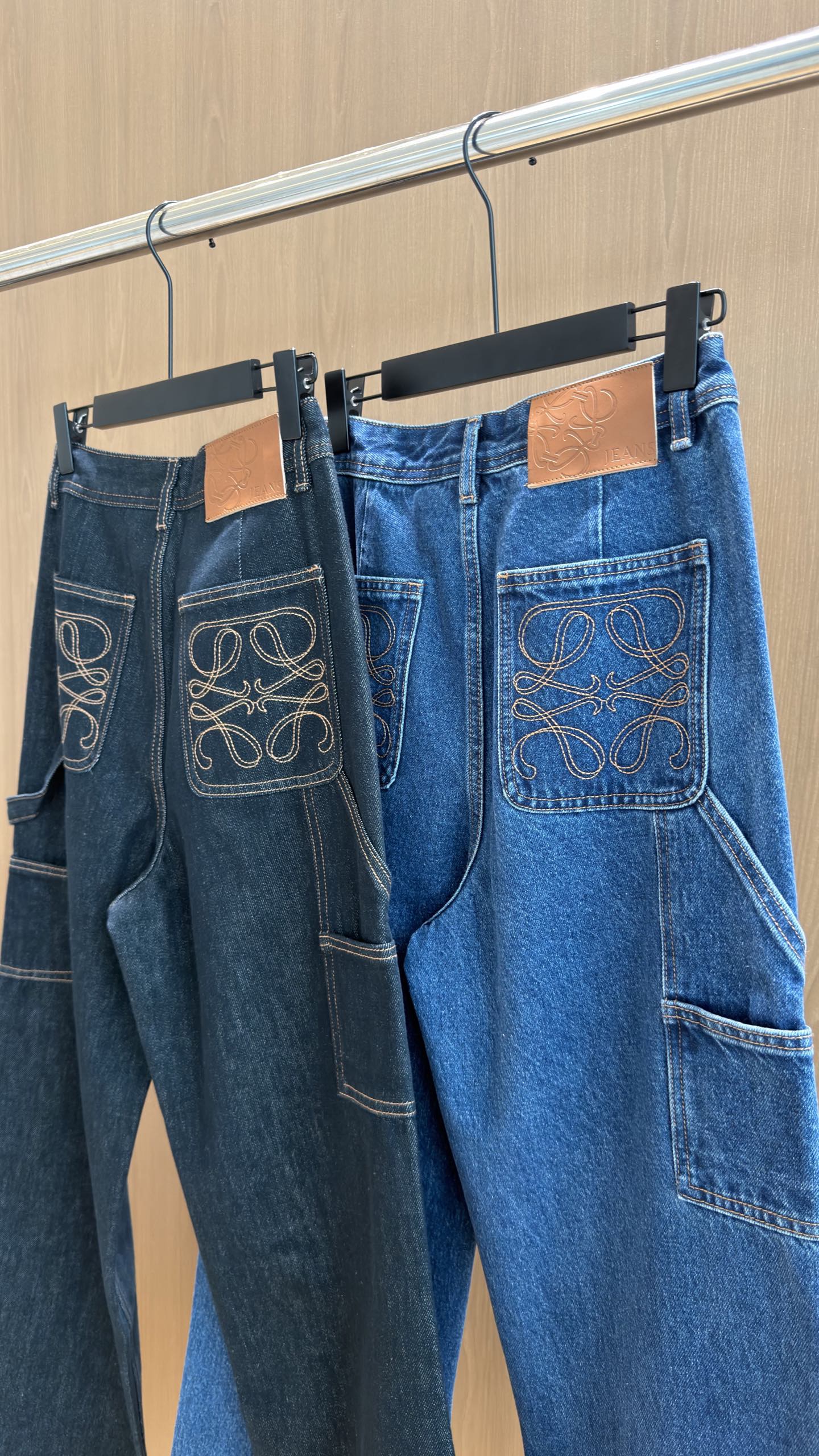 🛒𝐍𝐄𝐖 · 𝟐𝟎𝟐6/爆款现货 【秋冬上新】设计师|26新款撞色刺绣牛仔裤 爆单款 气质女神必入 定制专属图案 高 🛒𝐍𝐄𝐖 · 𝟐𝟎𝟐6/爆款现货 【秋冬上新】设计师|26新款撞色刺绣牛仔裤 爆单款 气质女神必入 定制专属图案 高