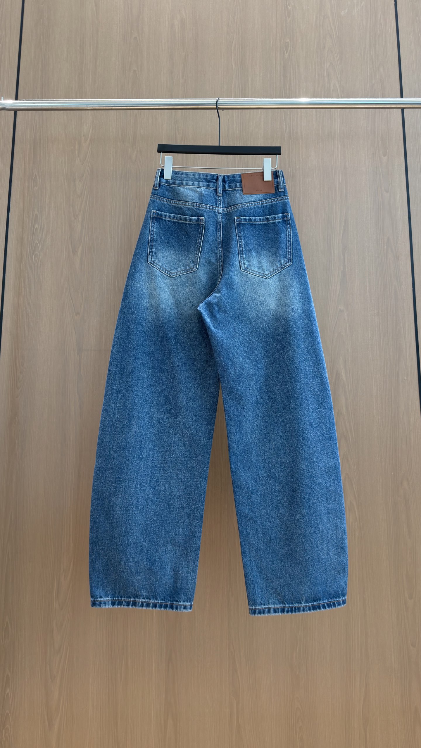 🛒𝐍𝐄𝐖 · 𝟐𝟎𝟐6/爆款现货 【秋冬上新】设计师|26新款字烫钻镰刀型牛仔裤 爆单款 气质女神必入 定制专属图案 🛒𝐍𝐄𝐖 · 𝟐𝟎𝟐6/爆款现货 【秋冬上新】设计师|26新款字烫钻镰刀型牛仔裤 爆单款 气质女神必入 定制专属图案