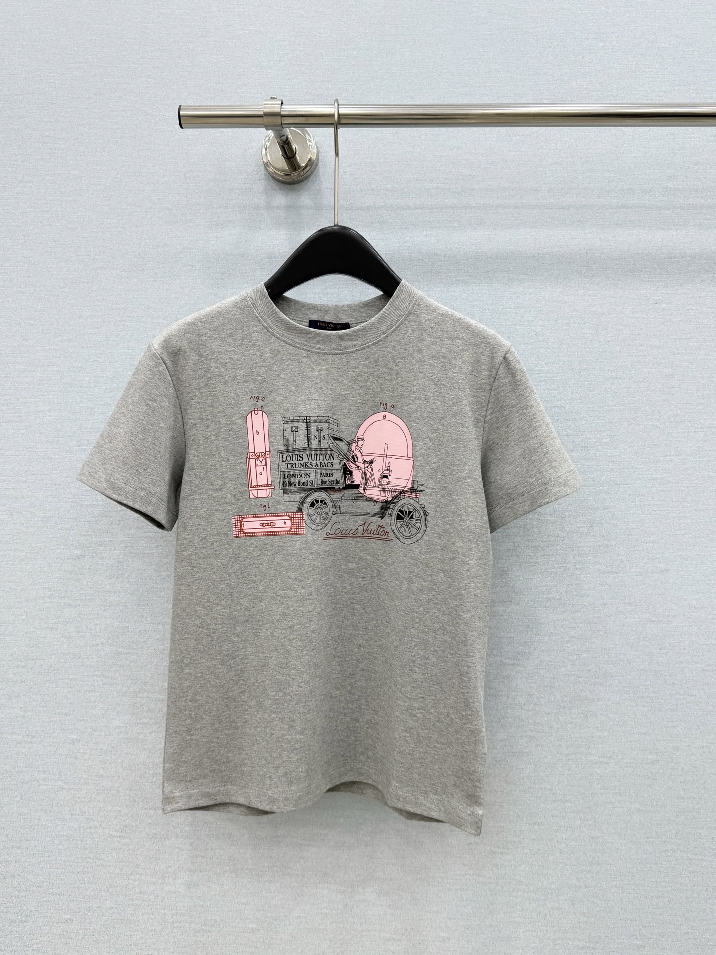 🛒𝐍𝐄𝐖 · 𝟐𝟎𝟐6/爆款现货 【原单品质】 Lo*｜2026新款图文印花短袖T恤 高订面料，减龄百搭版型  ，上身的