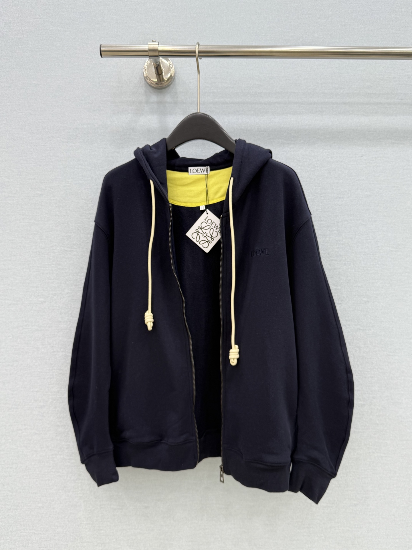 🛒𝐍𝐄𝐖 · 𝟐𝟎𝟐6/爆款现货 【原单品质】Lo *|🍂早秋封神|香蕉袖连帽拉链卫衣 这件真的把松弛感拿捏到位✨ 小众 🛒𝐍𝐄𝐖 · 𝟐𝟎𝟐6/爆款现货 【原单品质】Lo *|🍂早秋封神|香蕉袖连帽拉链卫衣 这件真的把松弛感拿捏到位✨ 小众