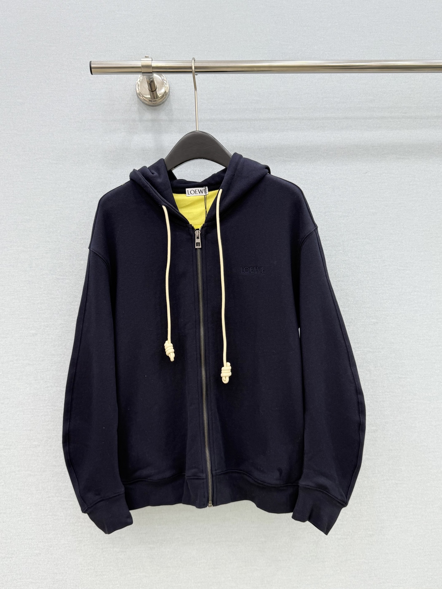 🛒𝐍𝐄𝐖 · 𝟐𝟎𝟐6/爆款现货 【原单品质】Lo *｜🍂早秋封神｜香蕉袖连帽拉链卫衣 这件真的把松弛感拿捏到位✨ 小众