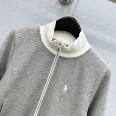 🛒𝐍𝐄𝐖 · 𝟐𝟎𝟐6/爆款现货 【秋冬上新】Po *|26新品经典骏马刺绣休闲套装! 高端定制双拉链立领拼接外套 搭 🛒𝐍𝐄𝐖 · 𝟐𝟎𝟐6/爆款现货 【秋冬上新】Po *|26新品经典骏马刺绣休闲套装! 高端定制双拉链立领拼接外套 搭