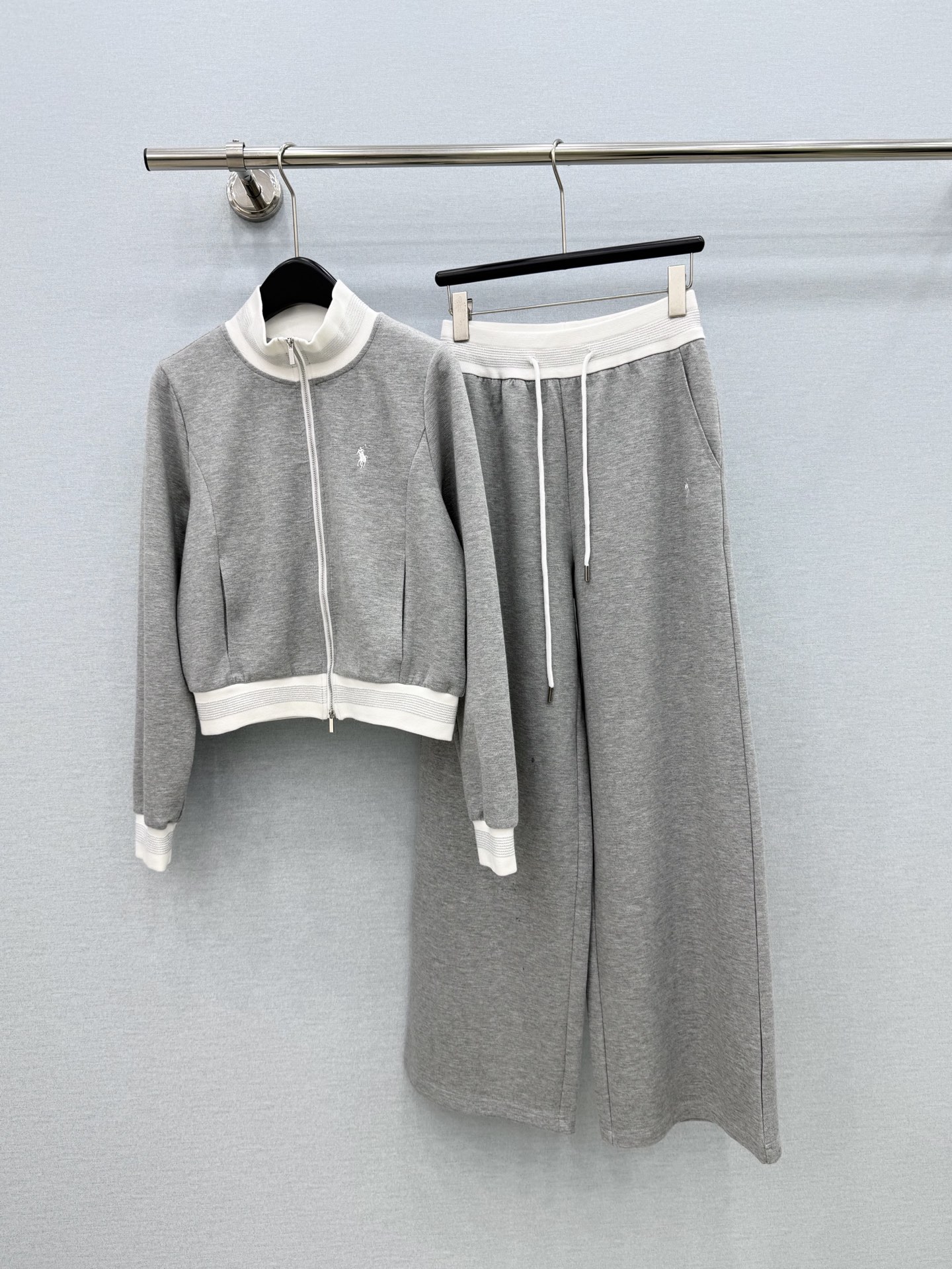 🛒𝐍𝐄𝐖 · 𝟐𝟎𝟐6/爆款现货 【秋冬上新】Po *｜26新品经典骏马刺绣休闲套装！ 高端定制双拉链立领拼接外套  搭