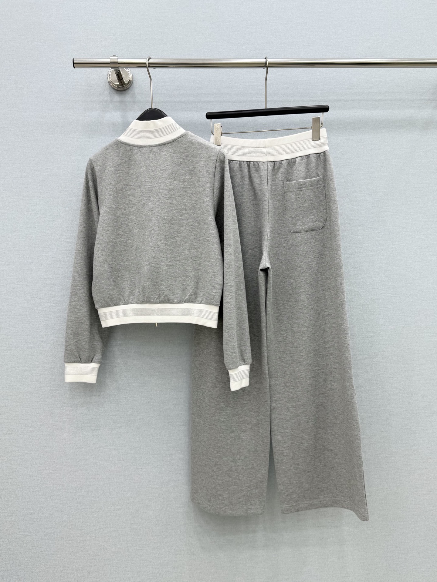 🛒𝐍𝐄𝐖 · 𝟐𝟎𝟐6/爆款现货 【秋冬上新】Po *|26新品经典骏马刺绣休闲套装! 高端定制双拉链立领拼接外套 搭 🛒𝐍𝐄𝐖 · 𝟐𝟎𝟐6/爆款现货 【秋冬上新】Po *|26新品经典骏马刺绣休闲套装! 高端定制双拉链立领拼接外套 搭