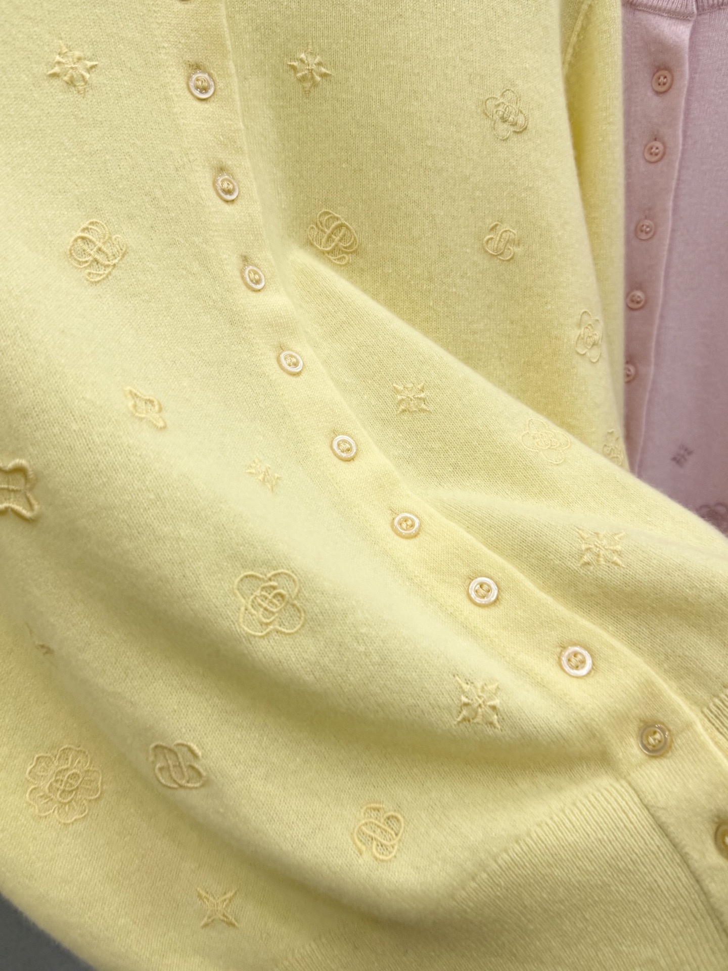 🛒𝐍𝐄𝐖 · 𝟐𝟎𝟐6/爆款现货 【原单品质】小众|2026早秋新款羊绒针织开衫 高订纱线,柔软亲肤,百搭版型 ,上身的 🛒𝐍𝐄𝐖 · 𝟐𝟎𝟐6/爆款现货 【原单品质】小众|2026早秋新款羊绒针织开衫 高订纱线,柔软亲肤,百搭版型 ,上身的