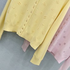 🛒𝐍𝐄𝐖 · 𝟐𝟎𝟐6/爆款现货 【原单品质】小众|2026早秋新款羊绒针织开衫 高订纱线,柔软亲肤,百搭版型 ,上身的 🛒𝐍𝐄𝐖 · 𝟐𝟎𝟐6/爆款现货 【原单品质】小众|2026早秋新款羊绒针织开衫 高订纱线,柔软亲肤,百搭版型 ,上身的