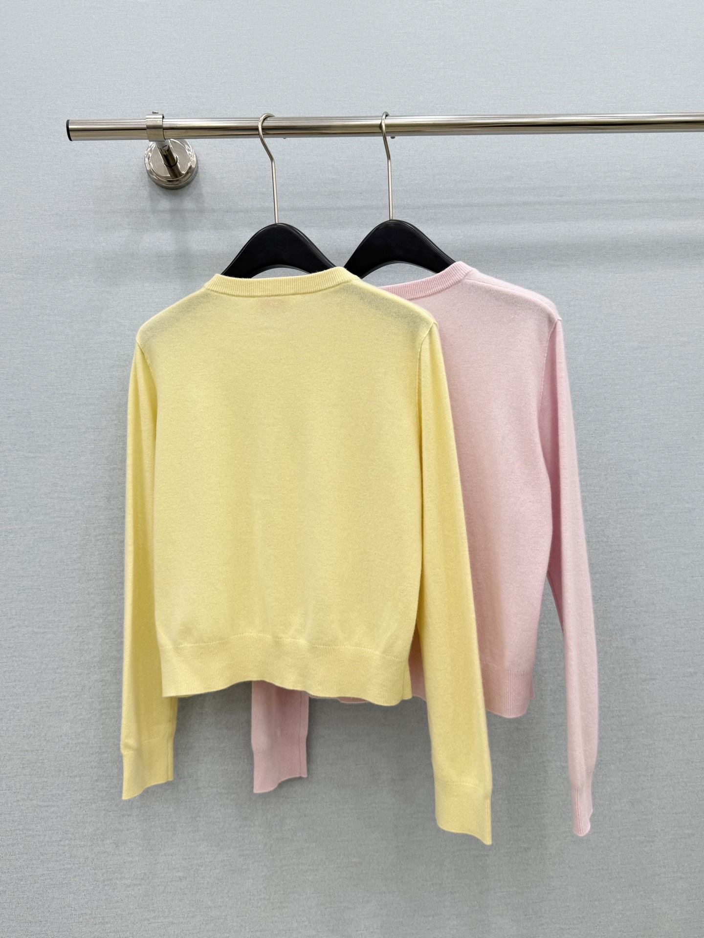 🛒𝐍𝐄𝐖 · 𝟐𝟎𝟐6/爆款现货 【原单品质】小众|2026早秋新款羊绒针织开衫 高订纱线,柔软亲肤,百搭版型 ,上身的 🛒𝐍𝐄𝐖 · 𝟐𝟎𝟐6/爆款现货 【原单品质】小众|2026早秋新款羊绒针织开衫 高订纱线,柔软亲肤,百搭版型 ,上身的