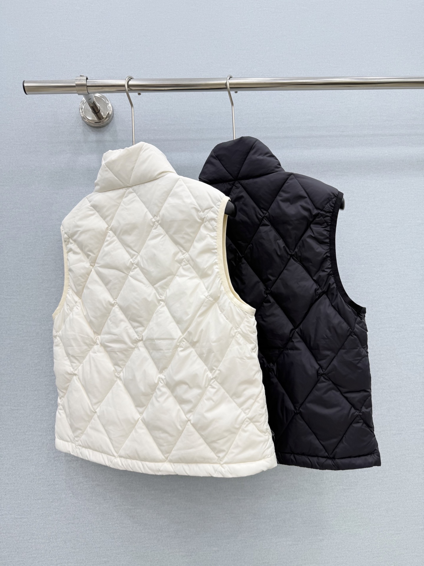 🛒𝐍𝐄𝐖 · 𝟐𝟎𝟐6/爆款现货 【原版订制】Bur*｜26秋冬新品羽绒服马甲外套 双拉链高领设计  90鹅绒  大工厂