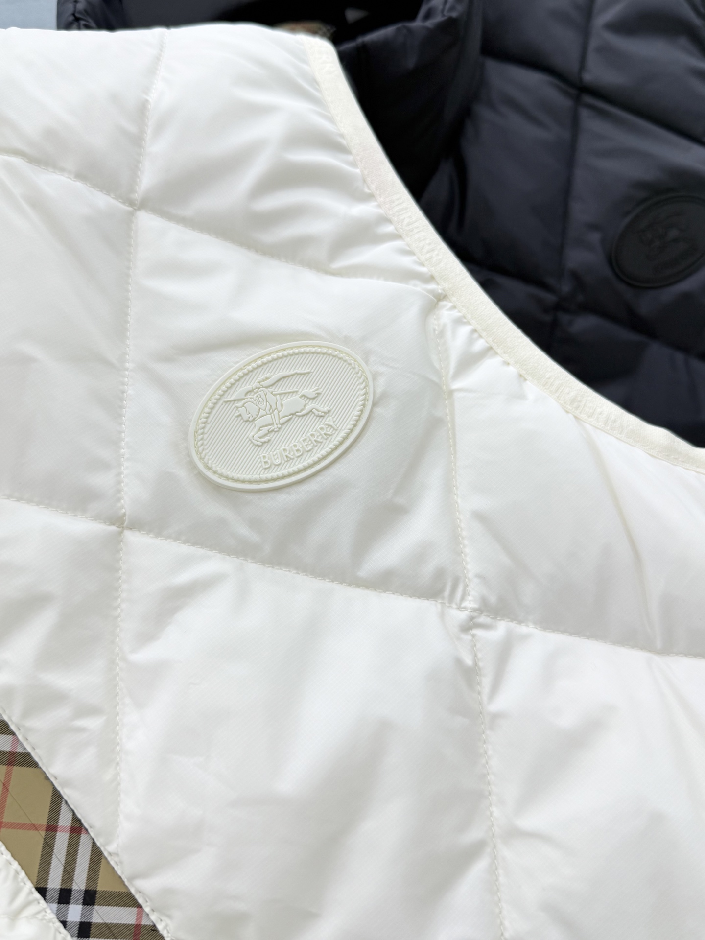 🛒𝐍𝐄𝐖 · 𝟐𝟎𝟐6/爆款现货 【原版订制】Bur*｜26秋冬新品羽绒服马甲外套 双拉链高领设计  90鹅绒  大工厂