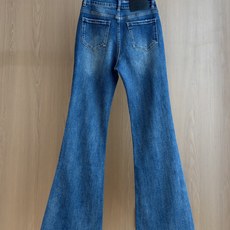 🛒𝐍𝐄𝐖 · 𝟐𝟎𝟐6/爆款现货 【秋冬新款】设计师|精致印花微喇毛边牛仔裤 采用高端定制面料,牛仔穿起来非常舒适,常规 🛒𝐍𝐄𝐖 · 𝟐𝟎𝟐6/爆款现货 【秋冬新款】设计师|精致印花微喇毛边牛仔裤 采用高端定制面料,牛仔穿起来非常舒适,常规