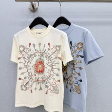 🛒𝐍𝐄𝐖 · 𝟐𝟎𝟐6/爆款现货 【原单品质】Her*|2026新款印花T恤 高订面料,百搭版型 ,上身的触感谁穿谁知 🛒𝐍𝐄𝐖 · 𝟐𝟎𝟐6/爆款现货 【原单品质】Her*|2026新款印花T恤 高订面料,百搭版型 ,上身的触感谁穿谁知