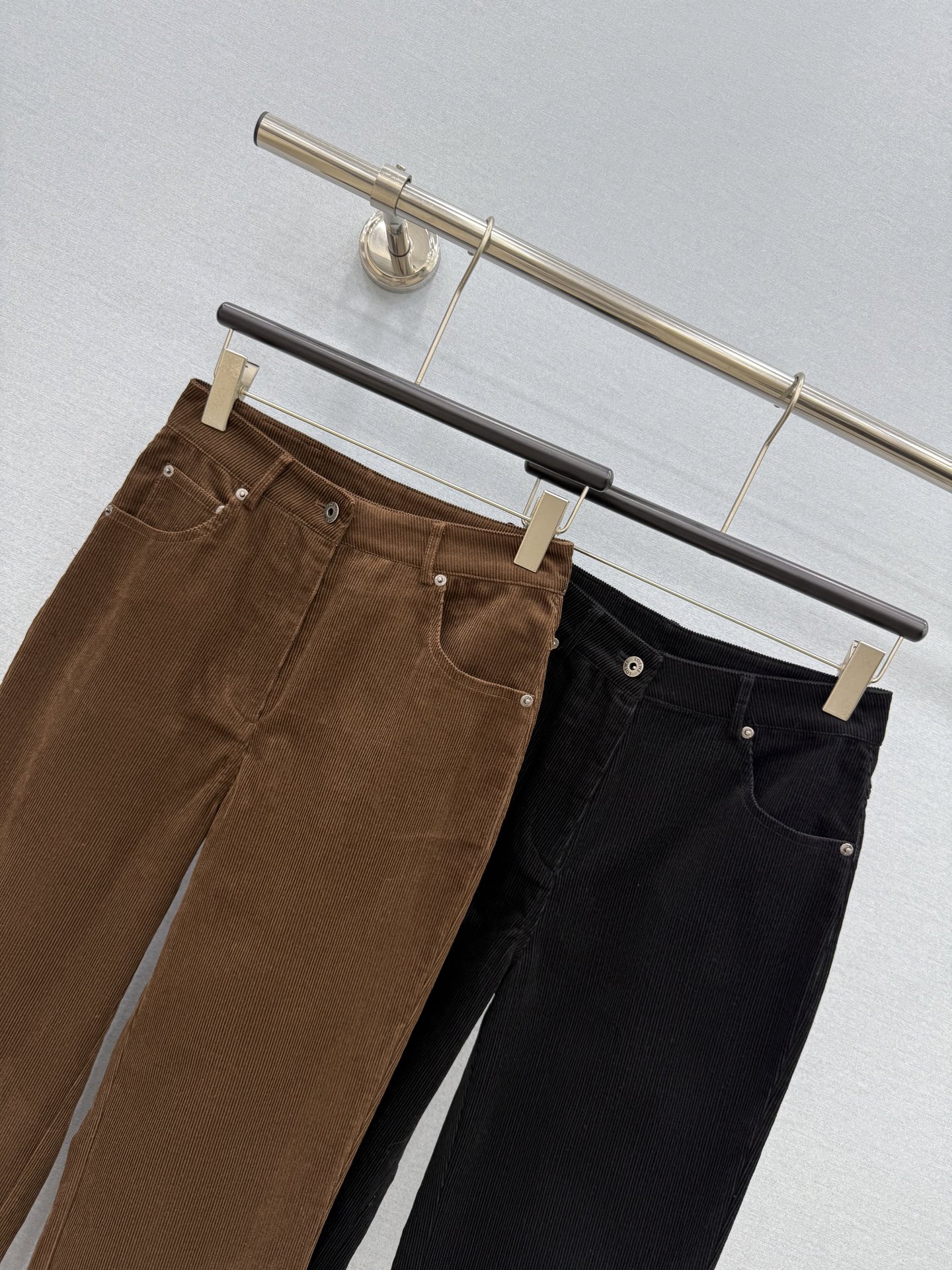 🛒𝐍𝐄𝐖 · 𝟐𝟎𝟐5/爆款现货 【秋冬上新】Lo*|皮牌灯芯绒休闲裤 系列款 定制面料,日常穿搭 高级的调调又A又飒 🛒𝐍𝐄𝐖 · 𝟐𝟎𝟐5/爆款现货 【秋冬上新】Lo*|皮牌灯芯绒休闲裤 系列款 定制面料,日常穿搭 高级的调调又A又飒