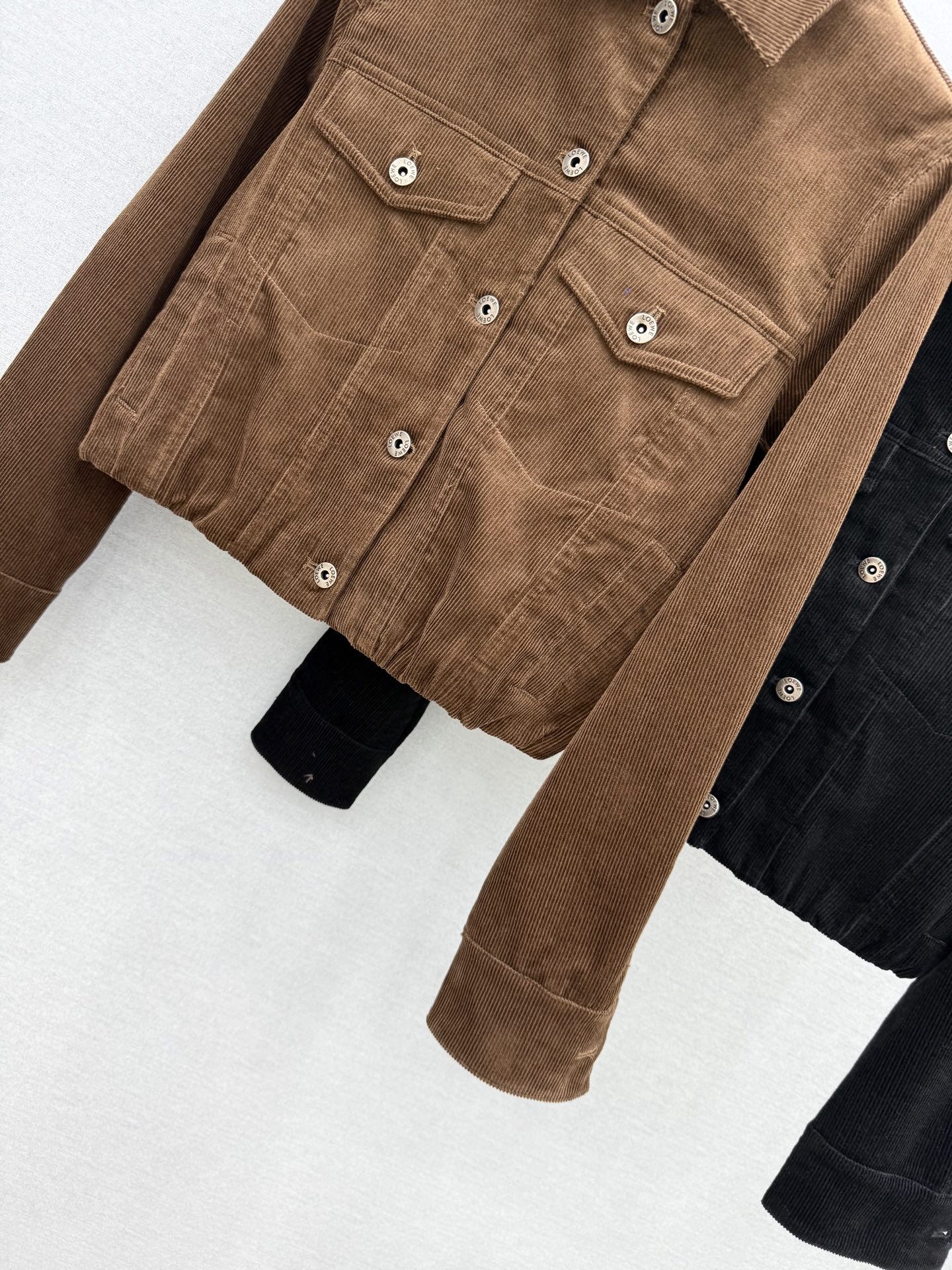 🛒𝐍𝐄𝐖 · 𝟐𝟎𝟐5/爆款现货 【秋冬上新】Lo*|皮牌灯芯绒休闲外套 系列款 定制面料,日常穿搭 高级的调调又A又 🛒𝐍𝐄𝐖 · 𝟐𝟎𝟐5/爆款现货 【秋冬上新】Lo*|皮牌灯芯绒休闲外套 系列款 定制面料,日常穿搭 高级的调调又A又