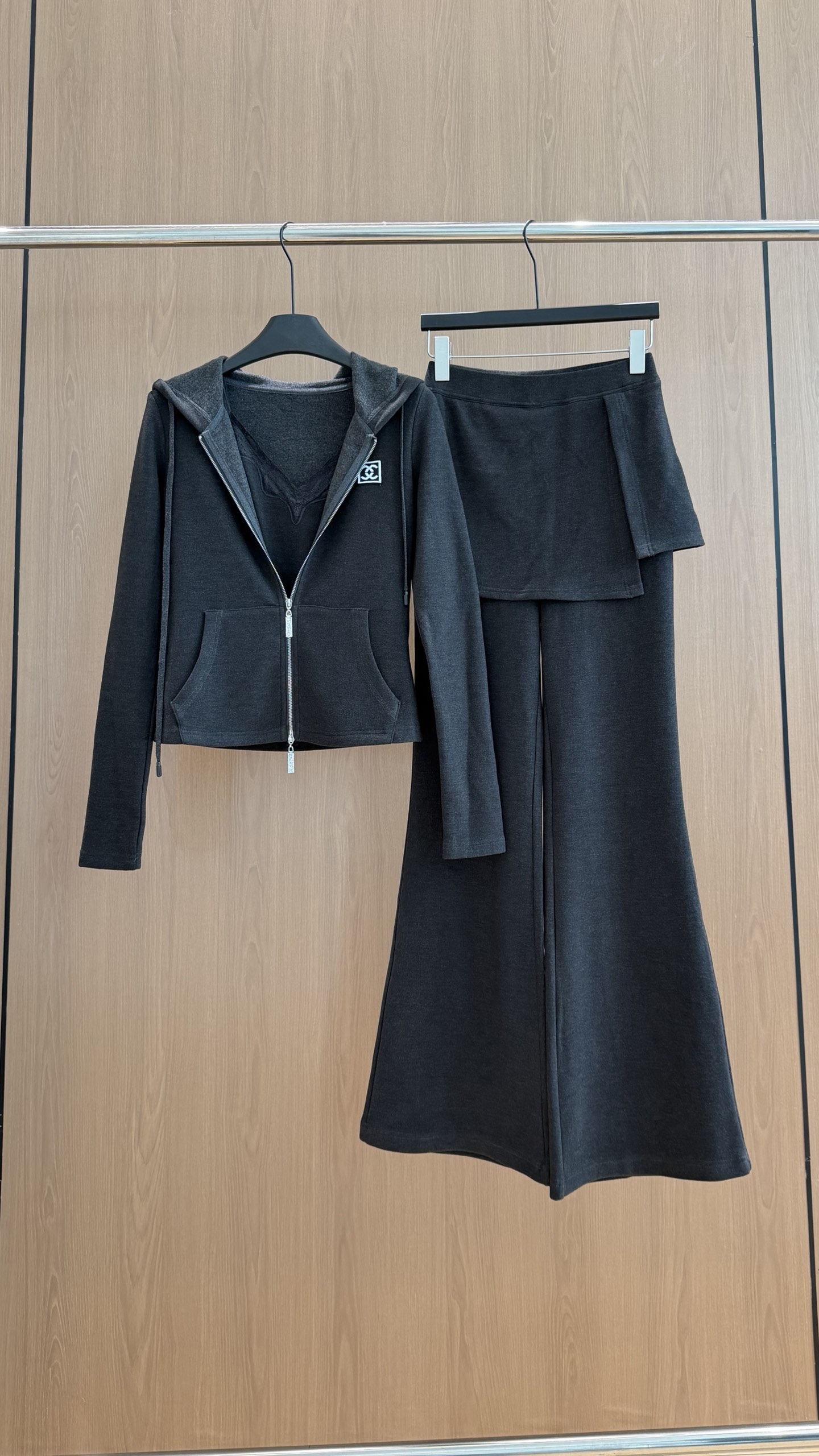🛒𝐍𝐄𝐖 · 𝟐𝟎𝟐6/爆款现货 【秋冬上新】小众|26新品经典两件套上衣➕长裤套装! 高端定制蕾丝背心外套 搭配松弛 🛒𝐍𝐄𝐖 · 𝟐𝟎𝟐6/爆款现货 【秋冬上新】小众|26新品经典两件套上衣➕长裤套装! 高端定制蕾丝背心外套 搭配松弛