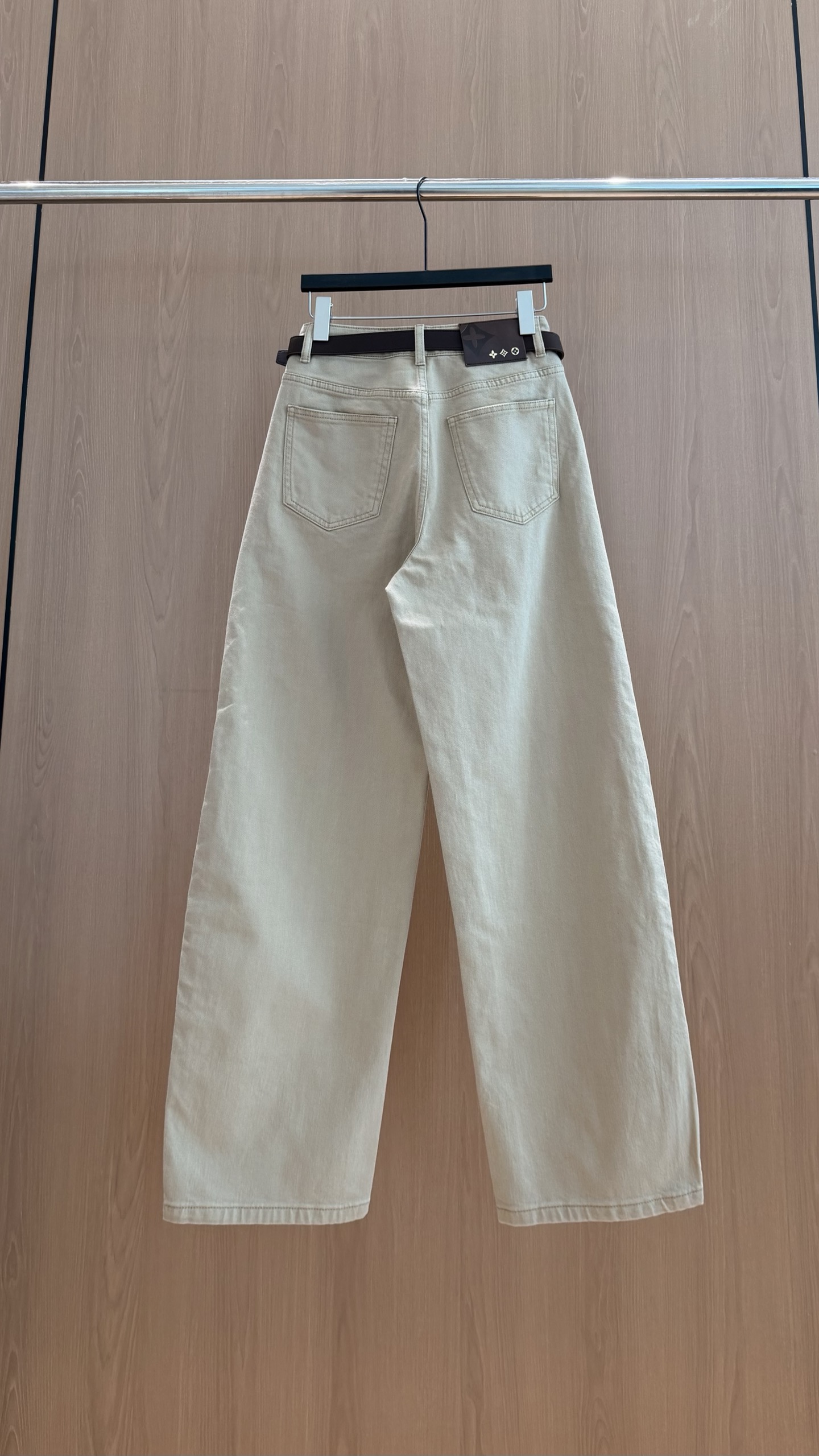 🛒𝐍𝐄𝐖 · 𝟐𝟎𝟐6/爆款现货 【秋冬上新】设计师|26新款镰刀式牛仔裤 爆单系列款 气质女神必入 定制皮牌 高 🛒𝐍𝐄𝐖 · 𝟐𝟎𝟐6/爆款现货 【秋冬上新】设计师|26新款镰刀式牛仔裤 爆单系列款 气质女神必入 定制皮牌 高