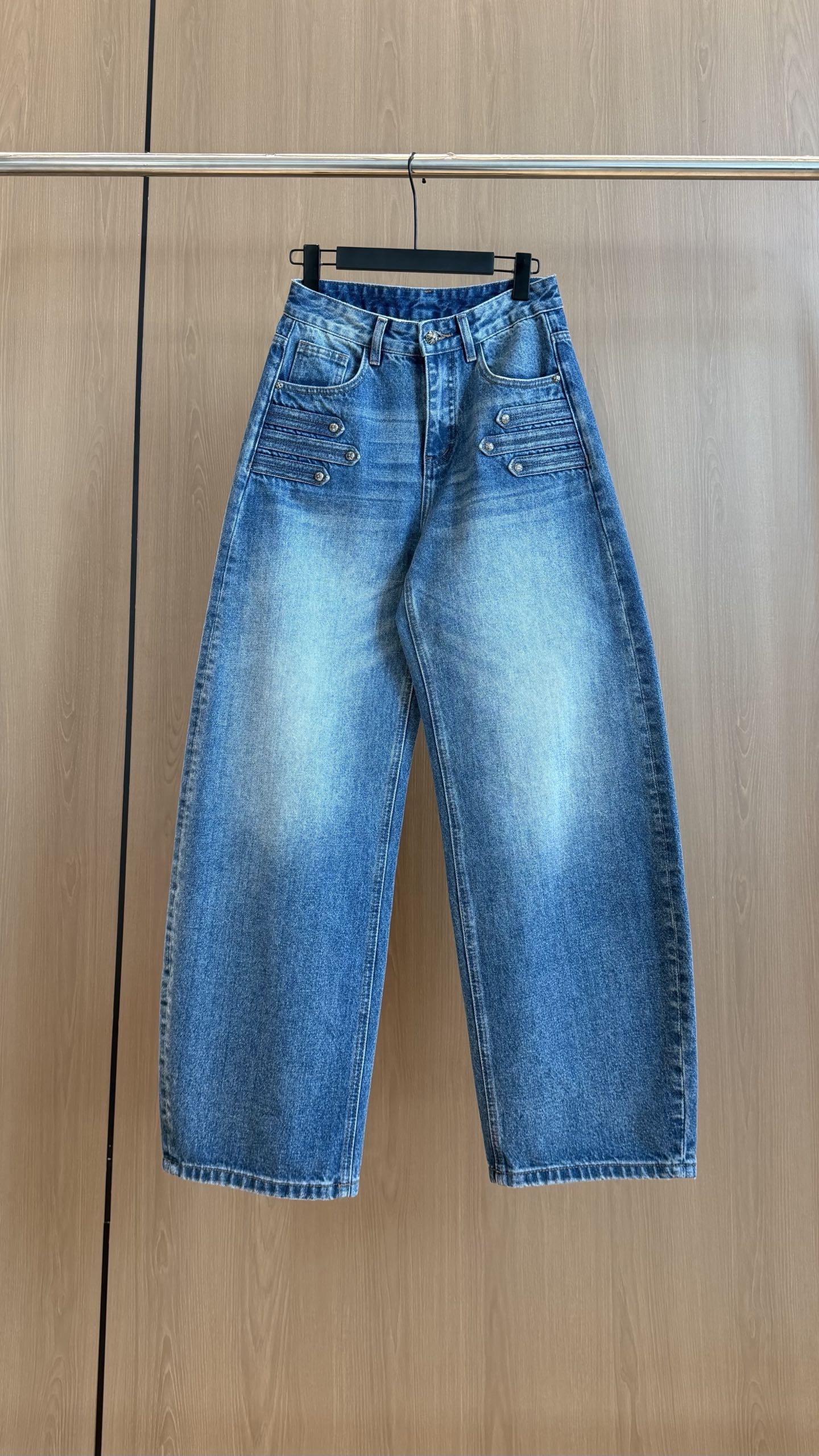 🛒𝐍𝐄𝐖 · 𝟐𝟎𝟐6/爆款现货 【秋冬上新】设计师｜26新款纽扣装饰牛仔裤 爆单系列款  气质女神必入  高订面料 满