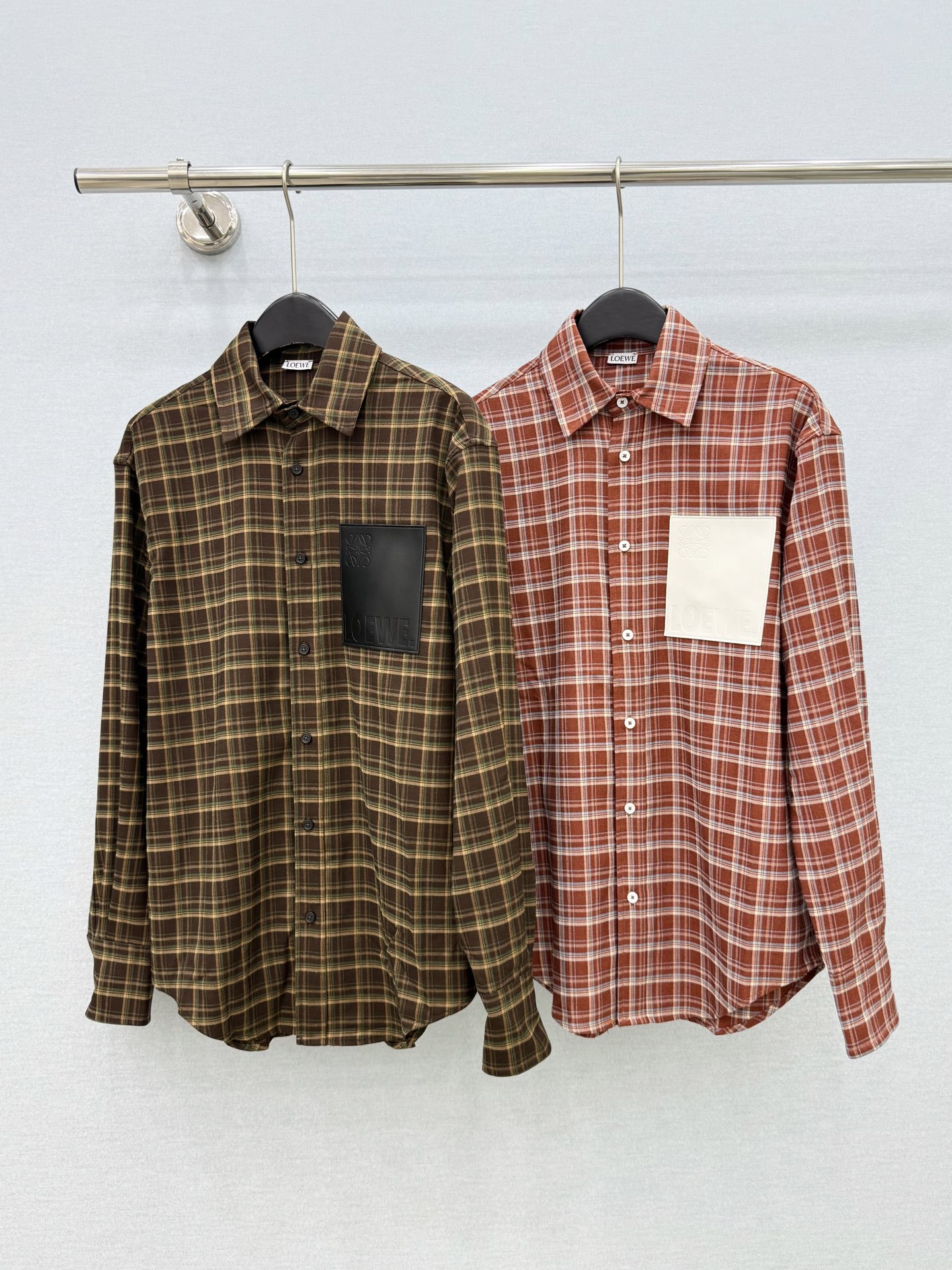 🛒𝐍𝐄𝐖 · 𝟐𝟎𝟐6/爆款现货 【秋冬上新】L*｜26新款色织格纹皮牌装饰衬衫 颜色百搭高级 定制版型包容性好 尽显高