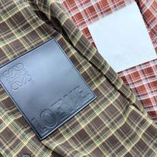 🛒𝐍𝐄𝐖 · 𝟐𝟎𝟐6/爆款现货 【秋冬上新】L*|26新款色织格纹皮牌装饰衬衫 颜色百搭高级 定制版型包容性好 尽显高 🛒𝐍𝐄𝐖 · 𝟐𝟎𝟐6/爆款现货 【秋冬上新】L*|26新款色织格纹皮牌装饰衬衫 颜色百搭高级 定制版型包容性好 尽显高