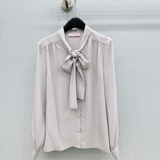 🛒𝐍𝐄𝐖 · 𝟐𝟎𝟐6/爆款现货 【秋冬上新】V*|26新款蝴蝶结纯色衬衫 颜色百搭高级 定制版型包容性好 尽显高级随意 🛒𝐍𝐄𝐖 · 𝟐𝟎𝟐6/爆款现货 【秋冬上新】V*|26新款蝴蝶结纯色衬衫 颜色百搭高级 定制版型包容性好 尽显高级随意