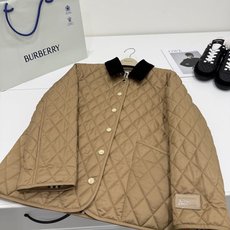 🛒𝐍𝐄𝐖 · 𝟐𝟎𝟐6/爆款现货 【高版本】Bu*|撞色翻领菱格棉服外套 格纹内衬真的太懂这种老钱氛围了!! 经典的菱形 🛒𝐍𝐄𝐖 · 𝟐𝟎𝟐6/爆款现货 【高版本】Bu*|撞色翻领菱格棉服外套 格纹内衬真的太懂这种老钱氛围了!! 经典的菱形