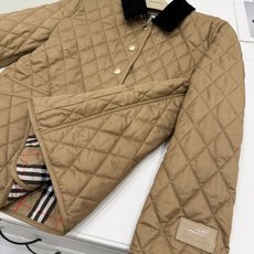 🛒𝐍𝐄𝐖 · 𝟐𝟎𝟐6/爆款现货 【高版本】Bu*|撞色翻领菱格棉服外套 格纹内衬真的太懂这种老钱氛围了!! 经典的菱形 🛒𝐍𝐄𝐖 · 𝟐𝟎𝟐6/爆款现货 【高版本】Bu*|撞色翻领菱格棉服外套 格纹内衬真的太懂这种老钱氛围了!! 经典的菱形