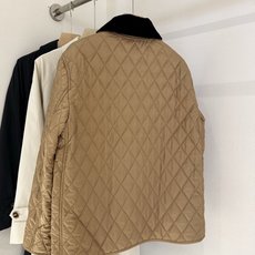 🛒𝐍𝐄𝐖 · 𝟐𝟎𝟐6/爆款现货 【高版本】Bu*|撞色翻领菱格棉服外套 格纹内衬真的太懂这种老钱氛围了!! 经典的菱形 🛒𝐍𝐄𝐖 · 𝟐𝟎𝟐6/爆款现货 【高版本】Bu*|撞色翻领菱格棉服外套 格纹内衬真的太懂这种老钱氛围了!! 经典的菱形
