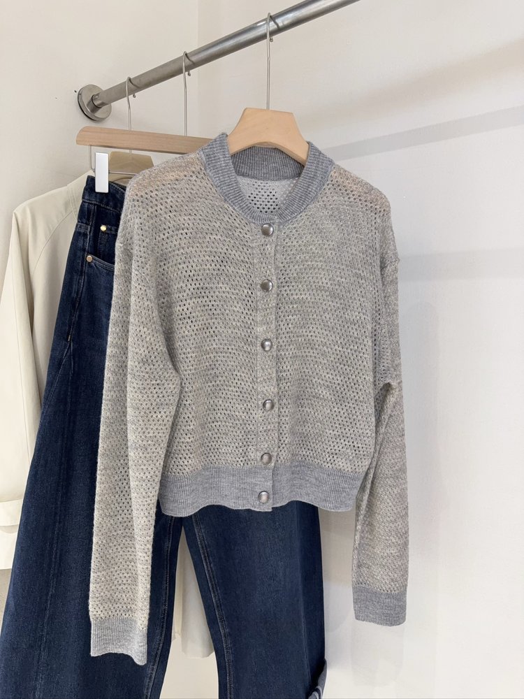 🛒𝐍𝐄𝐖 · 𝟐𝟎𝟐6/爆款现货 【高版本】B*｜撞色镂空针织开衫 衣柜永远缺一件的基础单品！！ 不费力的松弛氛围感被b