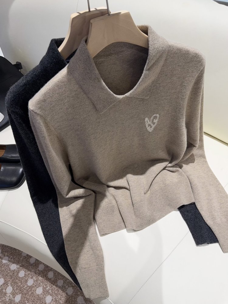 🛒𝐍𝐄𝐖 · 𝟐𝟎𝟐6/爆款现货 【高版本】Acn*｜翻领爱心提花针织衫 衣柜永远缺一件的基础单品！！ 不费力的松弛氛围