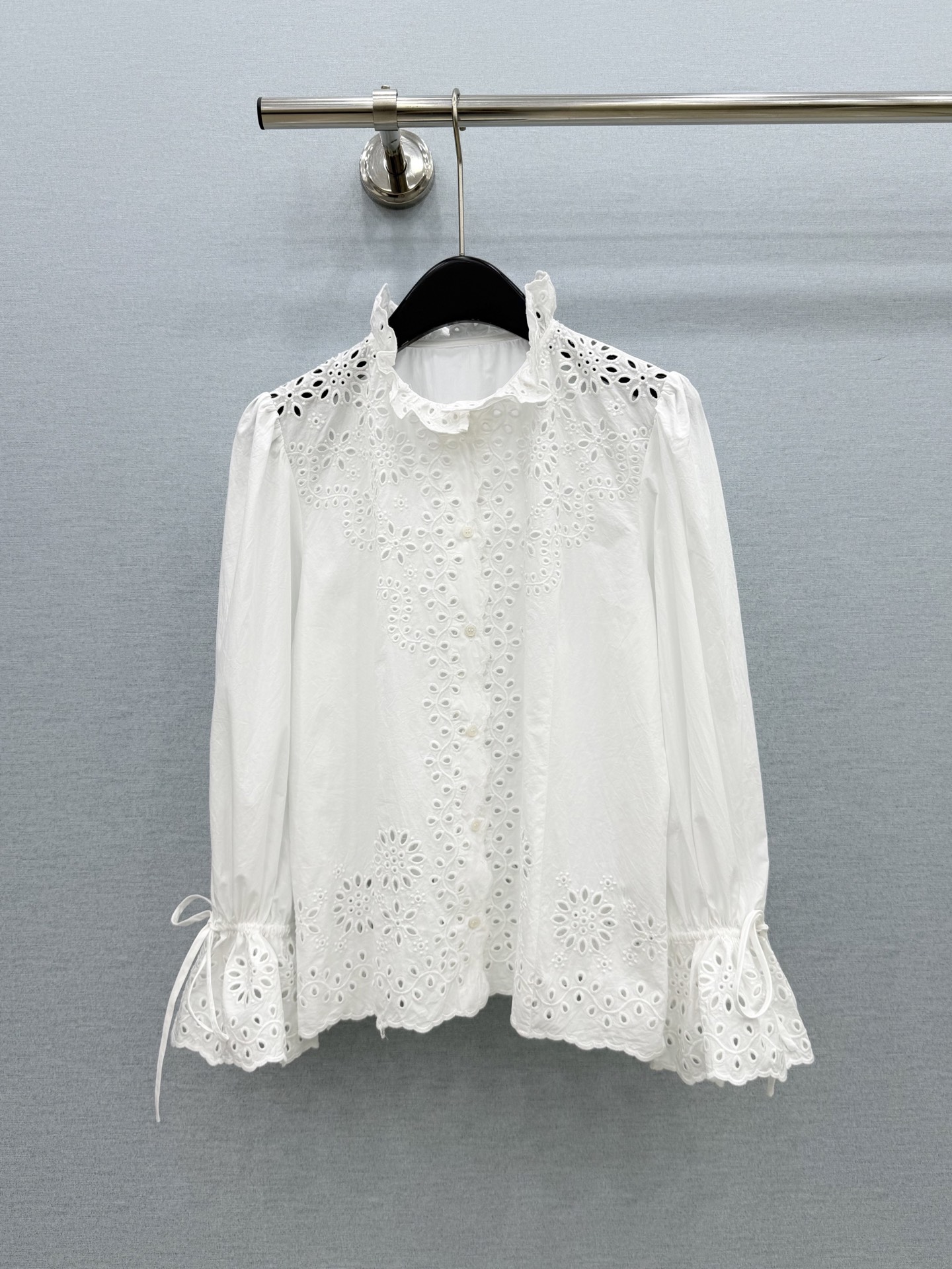 🛒𝐍𝐄𝐖 · 𝟐𝟎𝟐6/爆款现货 原单品质  小众｜26经典水溶镂空刺绣纯色衬衫 法式极致穿搭 最新系列单品 强烈推荐 