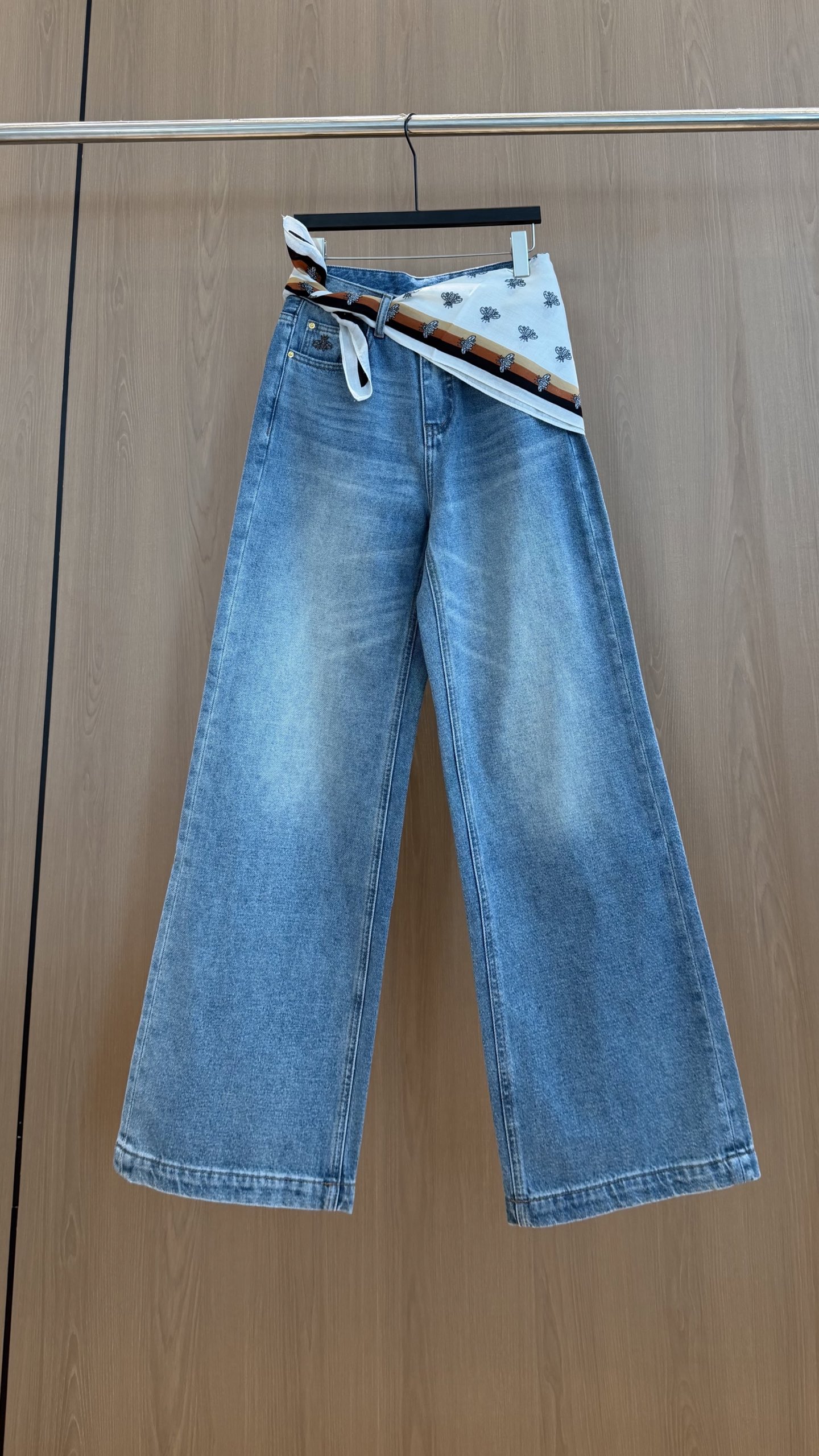 🛒𝐍𝐄𝐖 · 𝟐𝟎𝟐6/爆款现货 【秋冬上新】设计师｜26新款磨毛丝巾装饰牛仔裤 爆单款  气质女神必入  高订面料 满